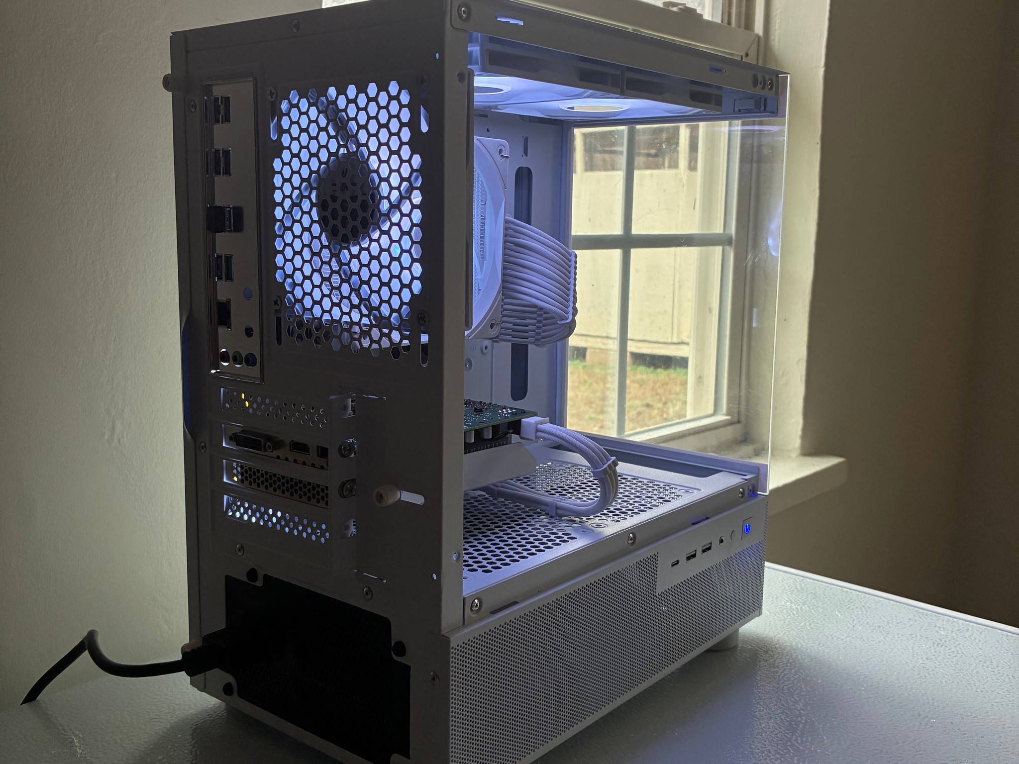 White Gaming PC | 1660 Super | Xeon E5-2660 V4 | 32GB DDR4 RAM | 512GB Storage | 500W PSU