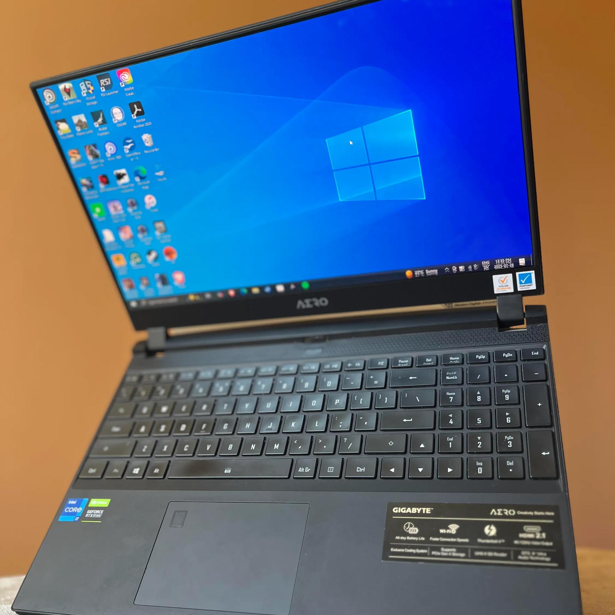 Gigabyte Aero 15, i7 11800h, RTX 3080, 32 GB Ram, 4k OLED
