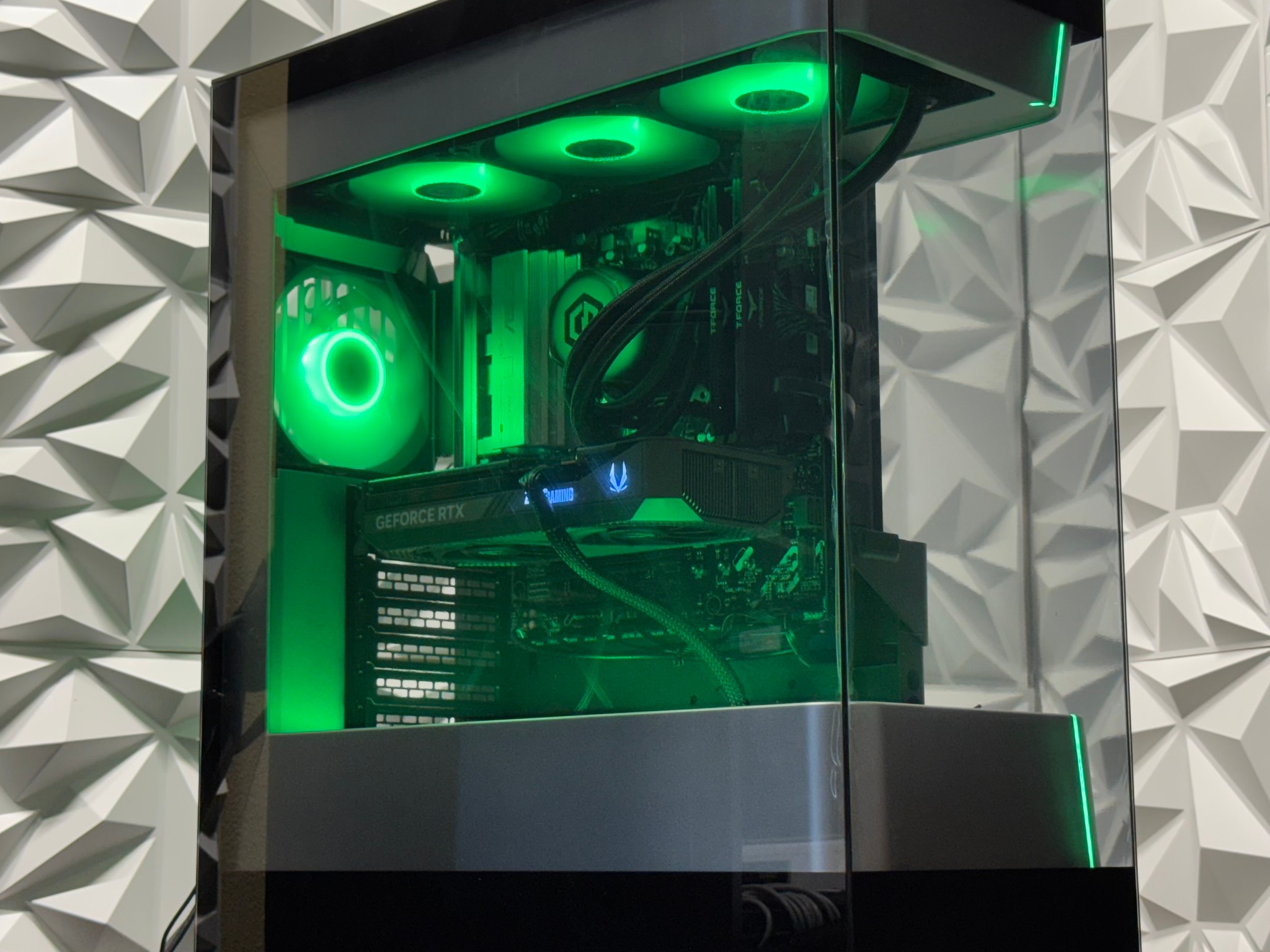 RTX 5070 \ Ryzen 7 9800X3D \ 32GB DDR5 Ram / 1TB SSD / Liquid Cooled / Creator Pc / Gaming pc