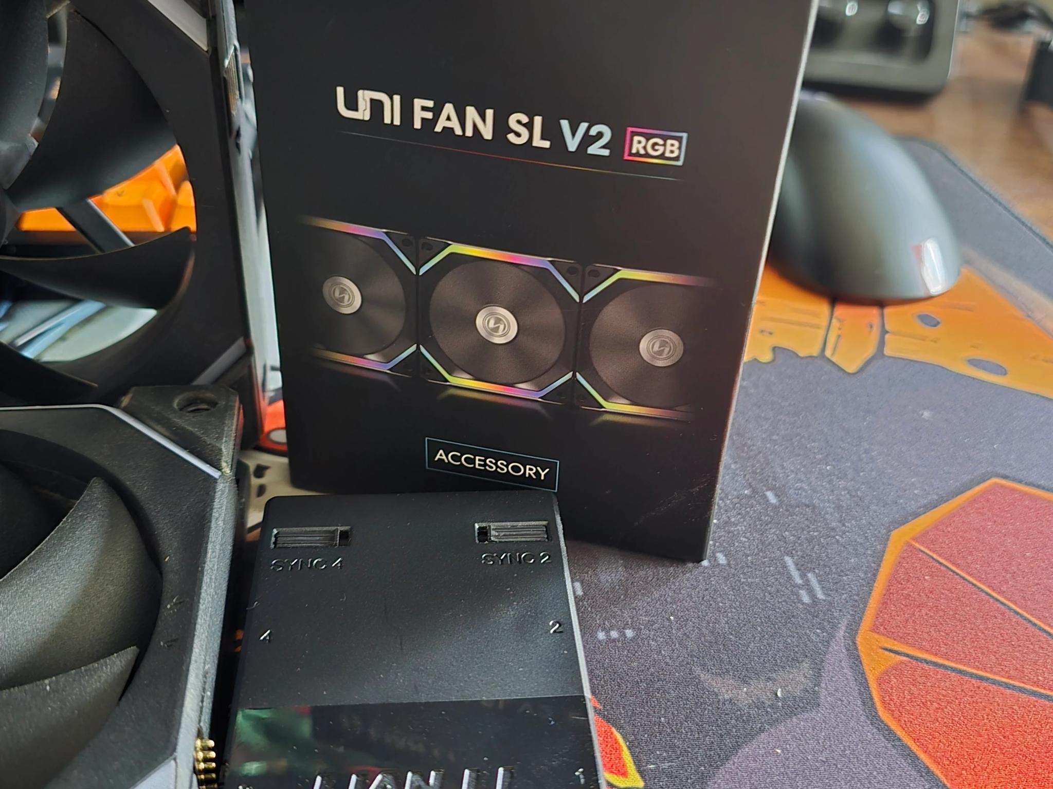 Lian Li fans w/ controllers