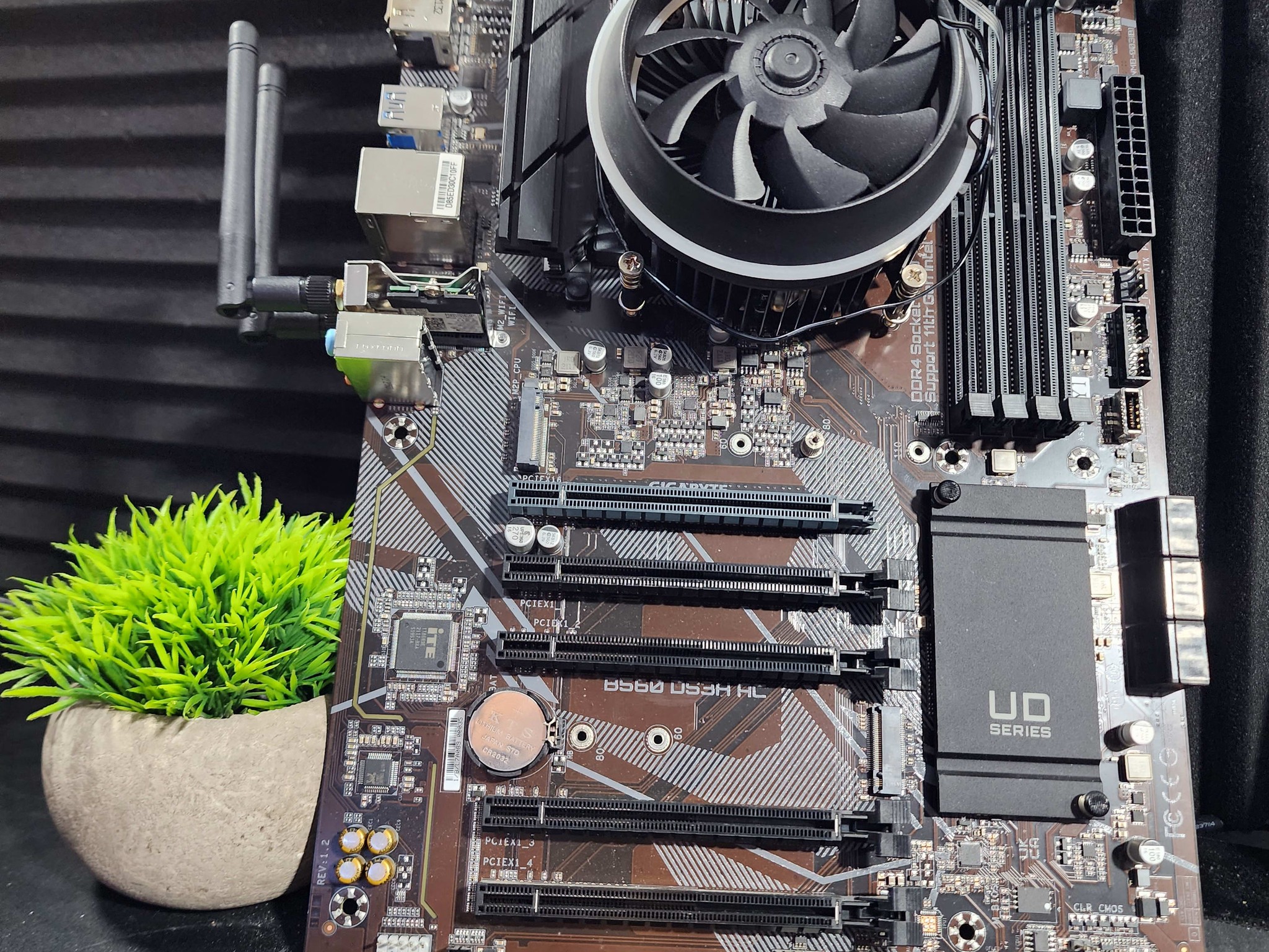 GIGABYTE B560 DS3H AC + i5 10400F + ARGB Cooler combo 