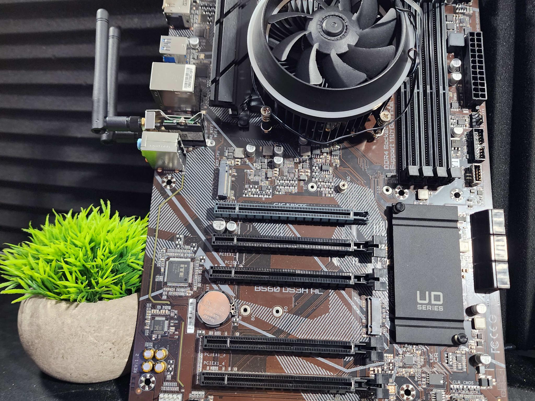 GIGABYTE B560 DS3H AC + i5 10400F + ARGB Cooler combo 