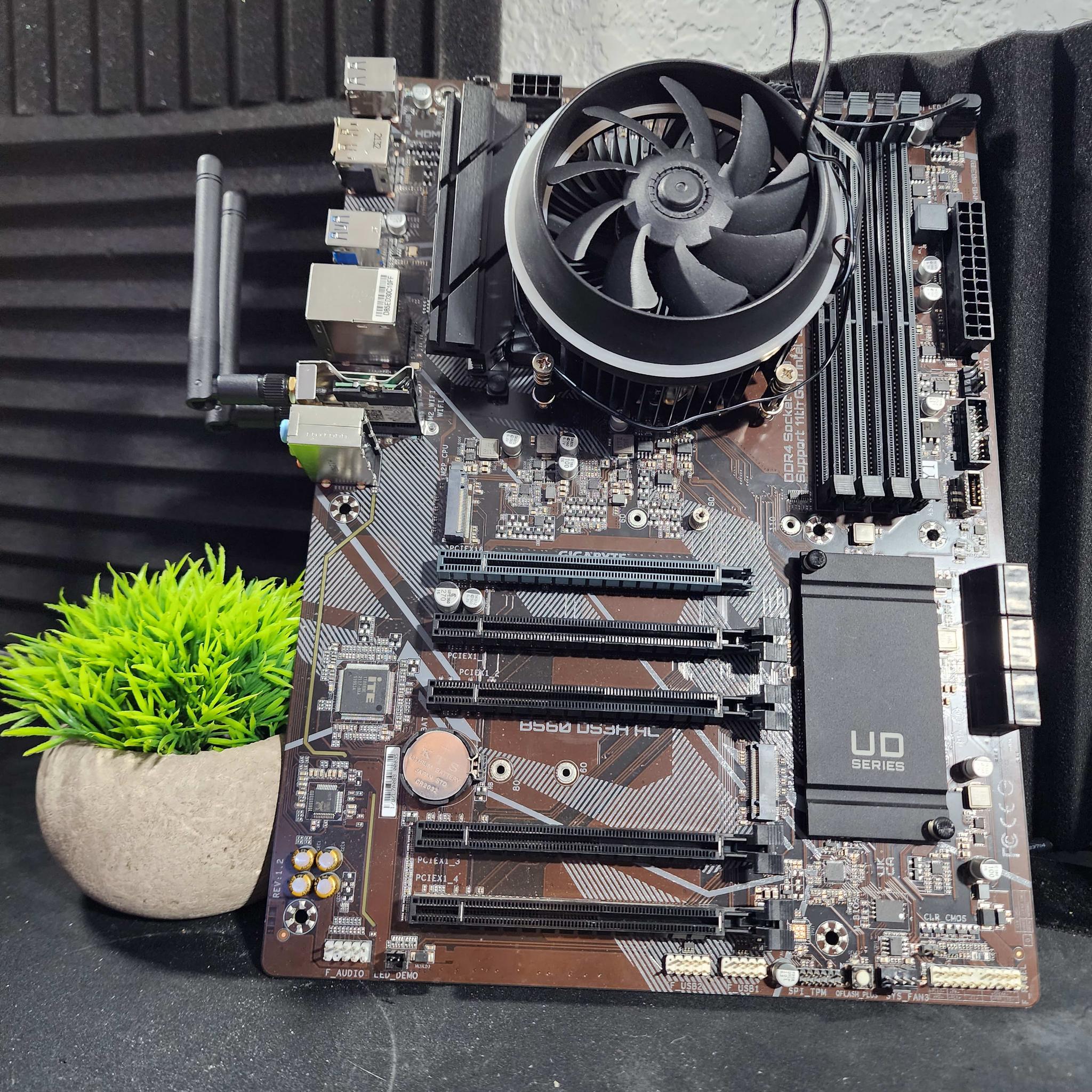 GIGABYTE B560 DS3H AC + i5 10400F + ARGB Cooler combo 
