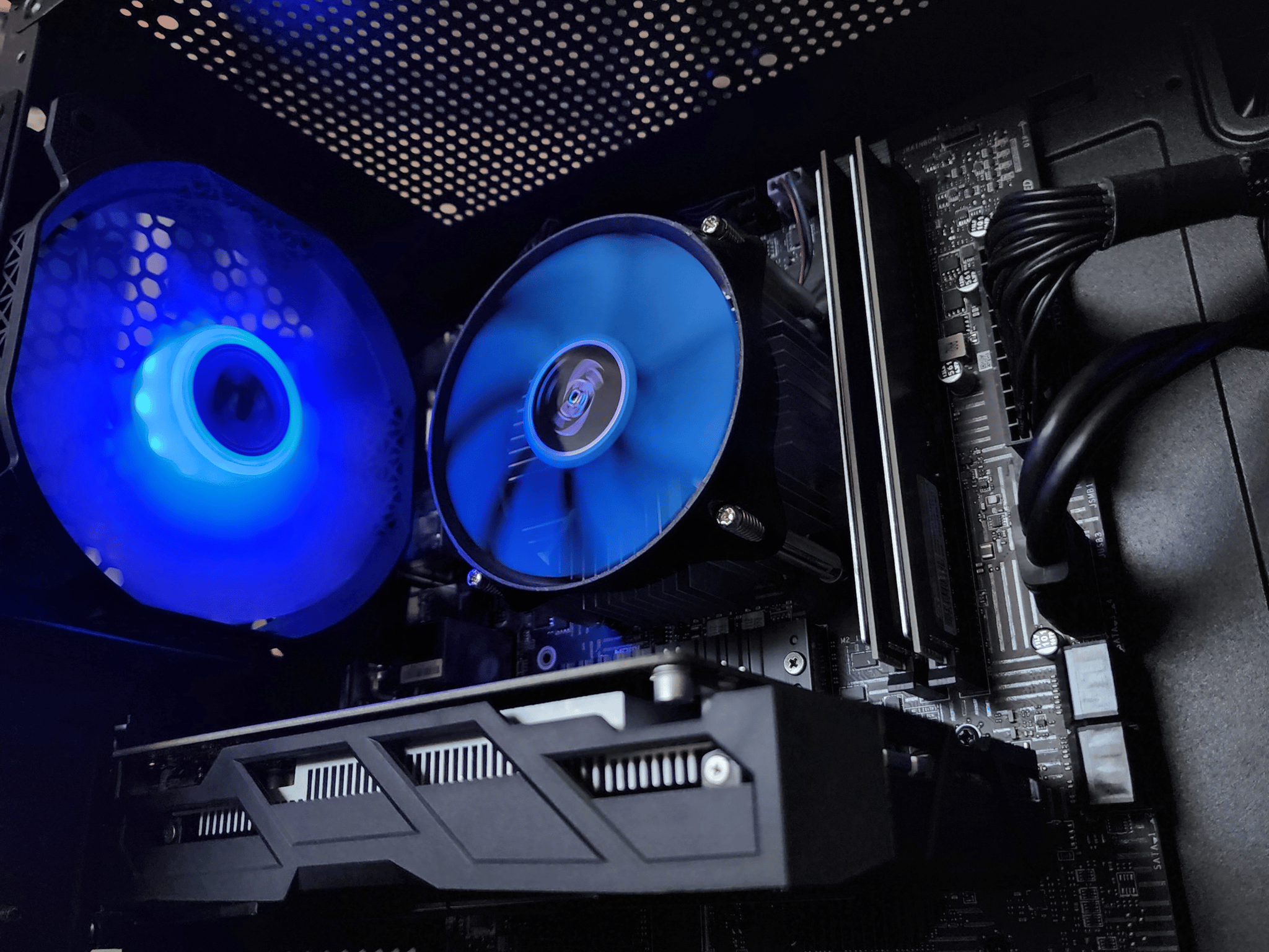 Intel Core i3 10100F // Gigabyte AMD Radeon RX 460 // SP 16GB 3200MHz