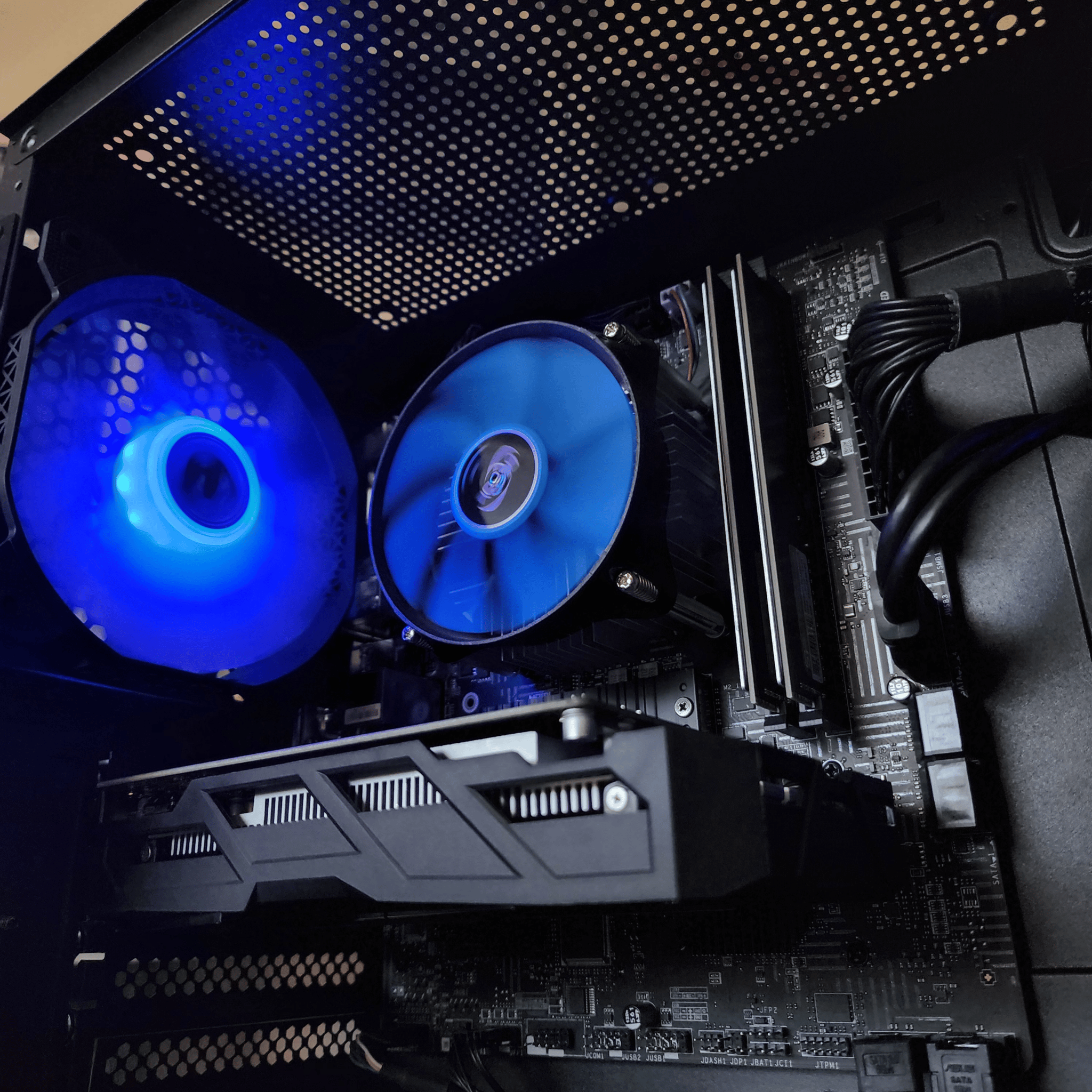 Intel Core i3 10100F // Gigabyte AMD Radeon RX 460 // SP 16GB 3200MHz