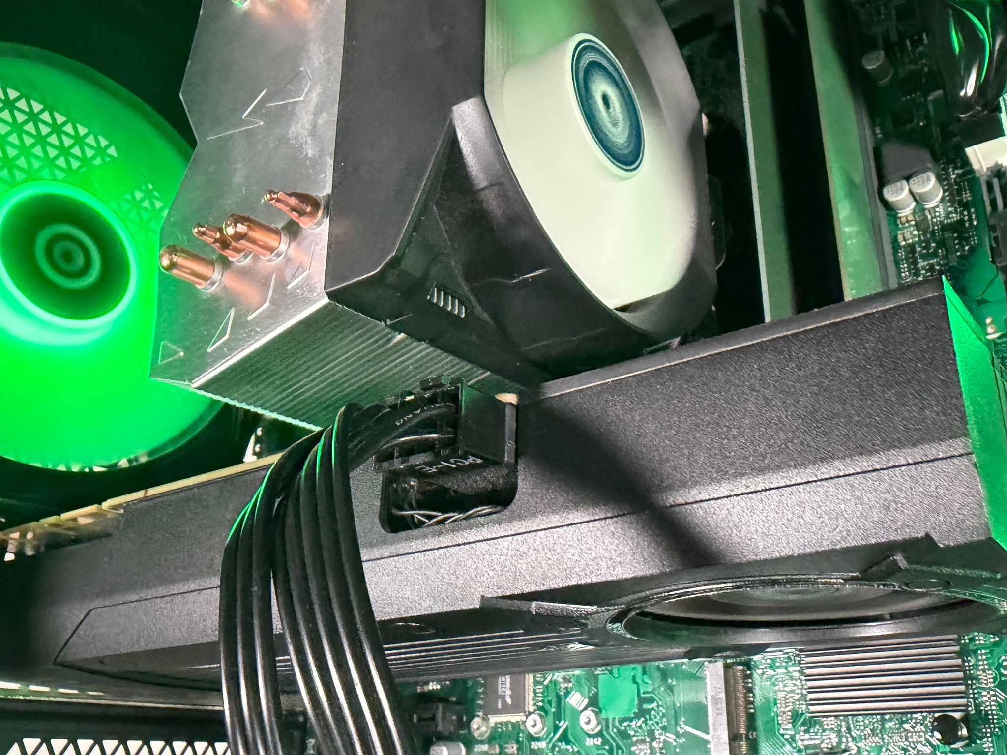 👽Value 1080p Monster👽 i7 7700 | GTX 1070 | 16GB RAM | 1.25TB Storage