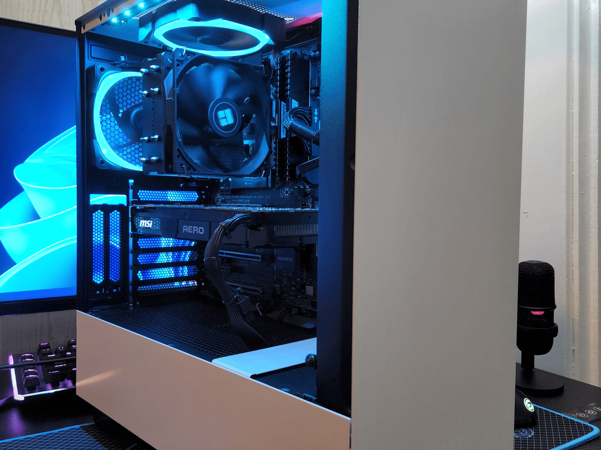 Custom 6700k | GTX 1070 | 16GB 3000 MHz | 1TB NVME SSD Gaming PC