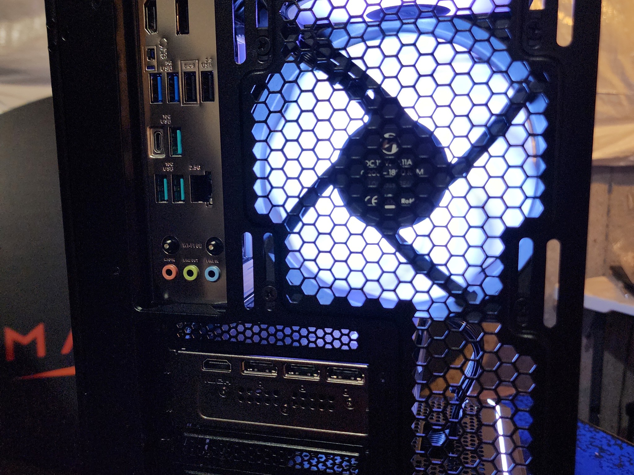 RTX 5080 / Ryzen 7 9800X3D / 32GB DDR5 RAM / 2TB NVMe