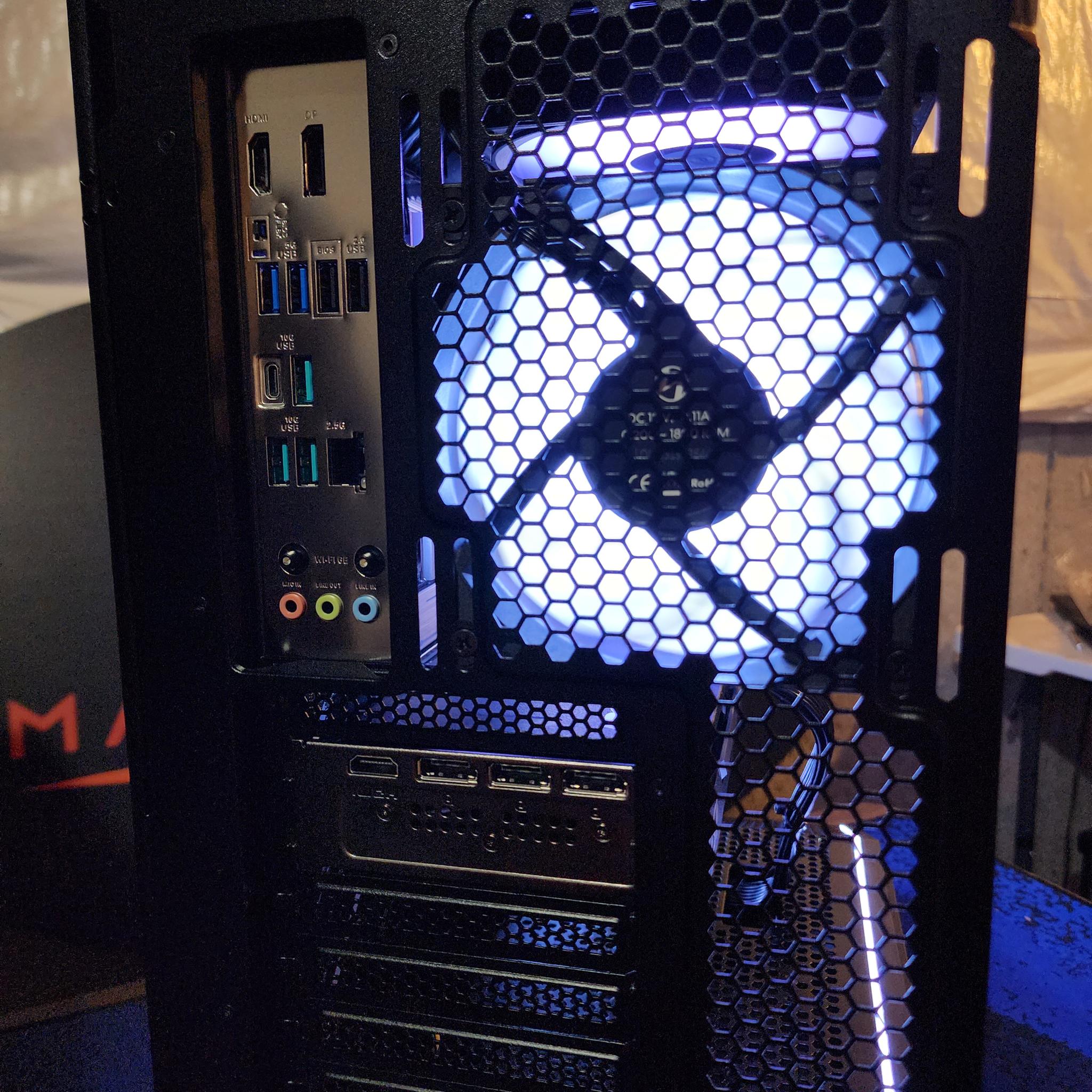 RTX 5080 / Ryzen 7 9800X3D / 32GB DDR5 RAM / 2TB NVMe
