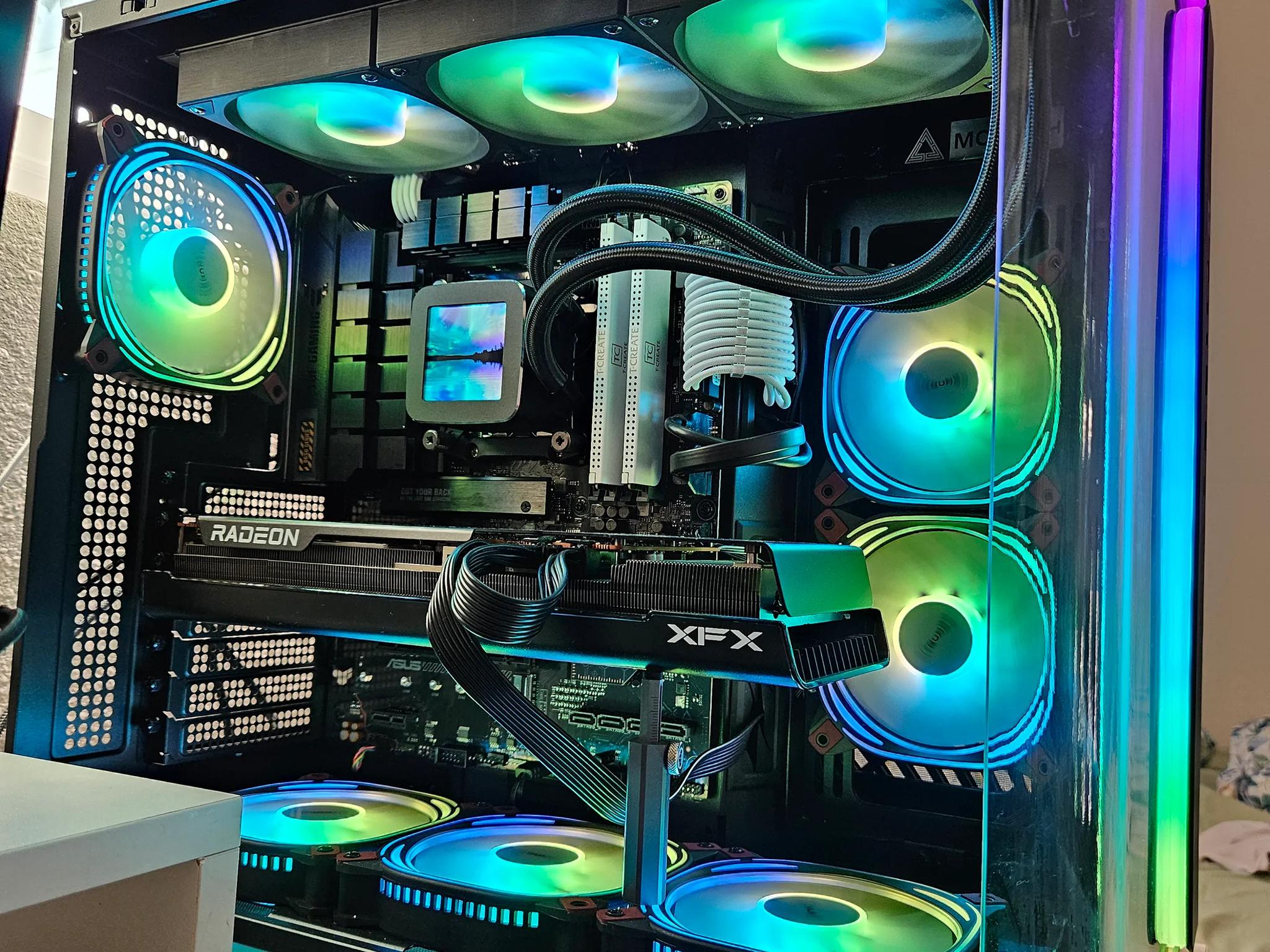 RX 7800 XT Gaming PC / Ryzen 7 7700X / 32GB DDR5 / 1TB M.2 NVMe / B650E / Montech King 95 / P30