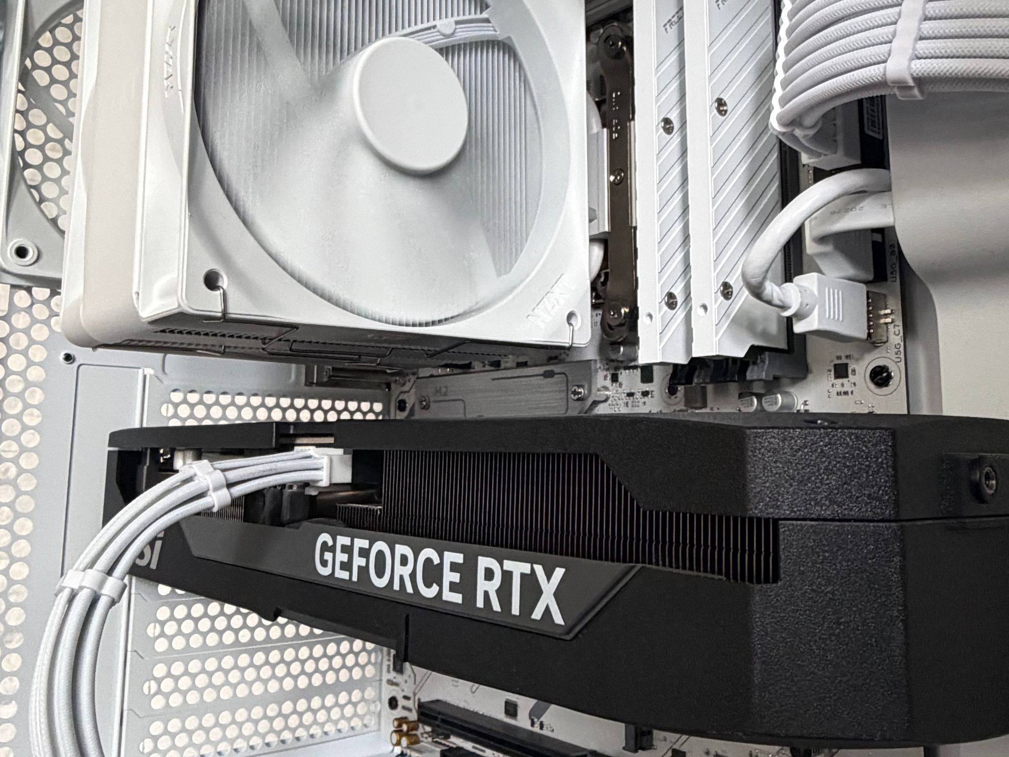 RTX 5070 Ti | Ryzen 7 7800X3D | 32GB DDR5-7000 | 📶 Wi-Fi& Bluetooth Ready