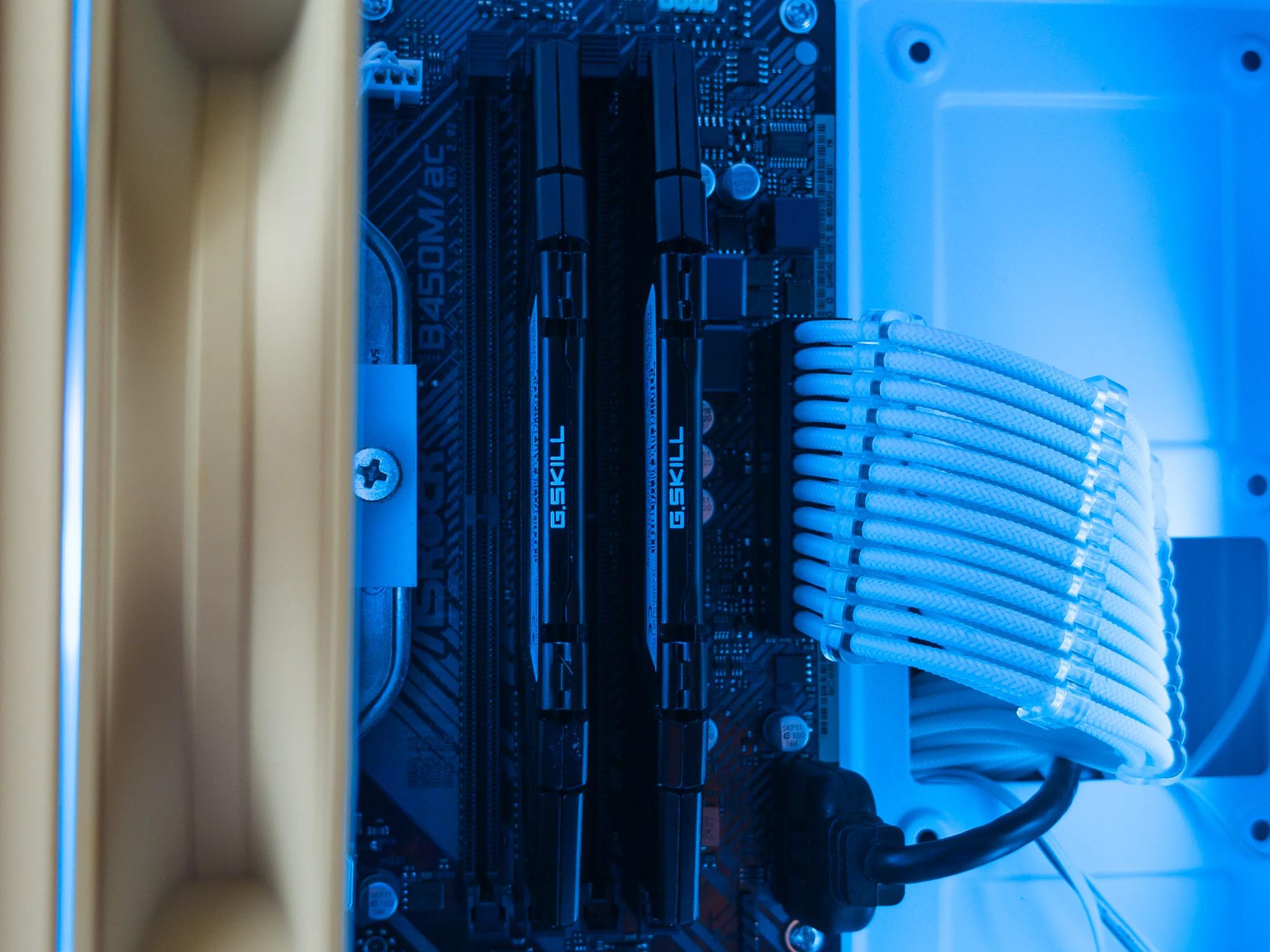 🤍🖤 RTX 3060Ti / Ryzen 7 3700X / 32GB Gaming PC 🖤🤍