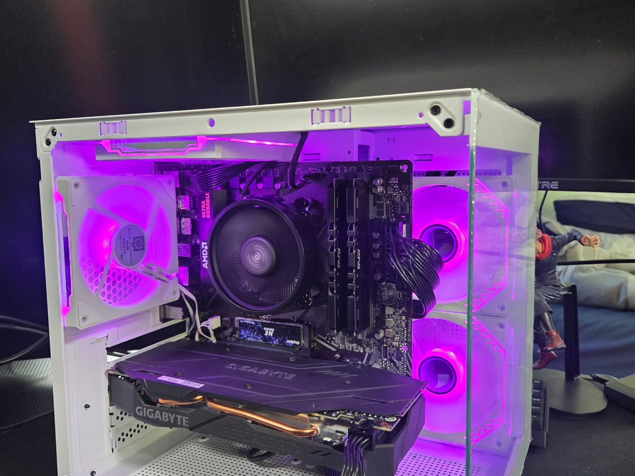 A 1080p/1440p custom gaming pc with a Gigabyte GeForce RTX OC 2060 and an AMD Ryzen 5 5500