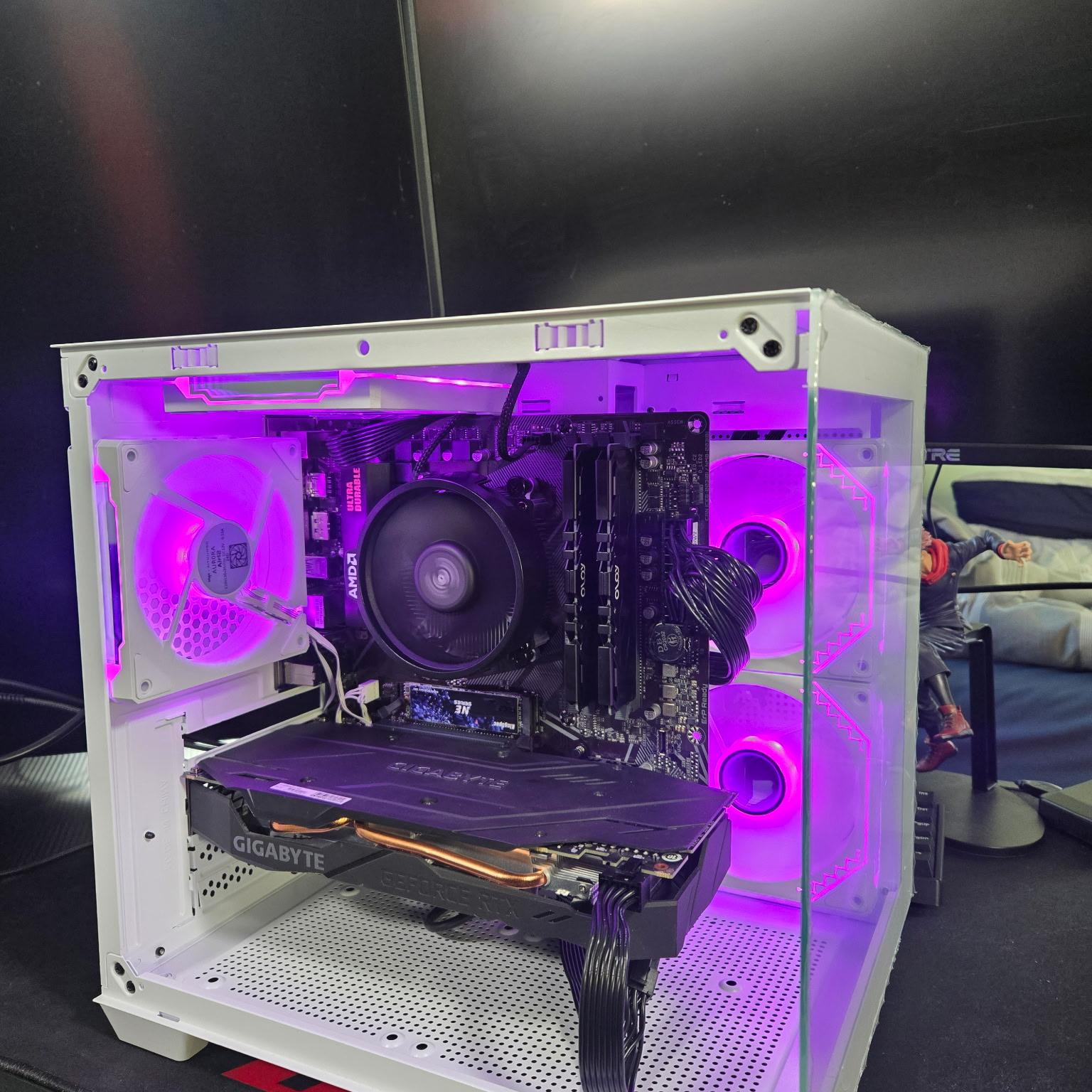A mid ranged custom gaming pc with a Gigabyte GeForce RTX OC 2060 and an AMD Ryzen 5 5500