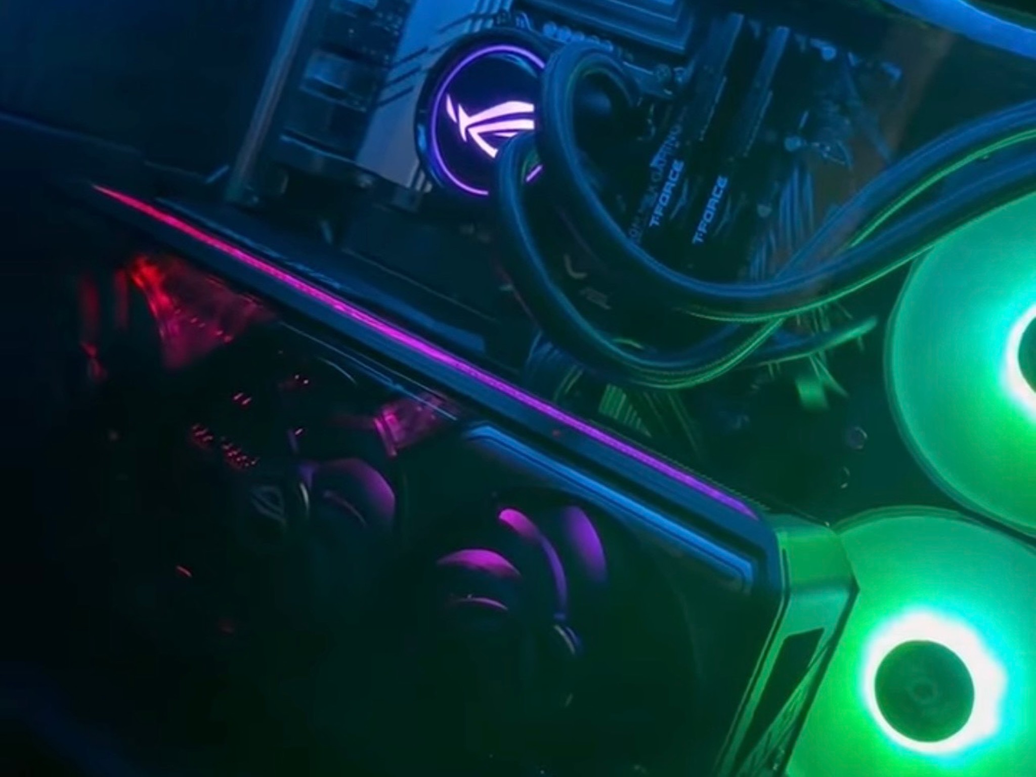 GeForce RTX 5070 Ti ROG Strix Gaming PC - Core Ultra 7 265KF, 32GB DDR5 RAM, 2TB NVMe SSD