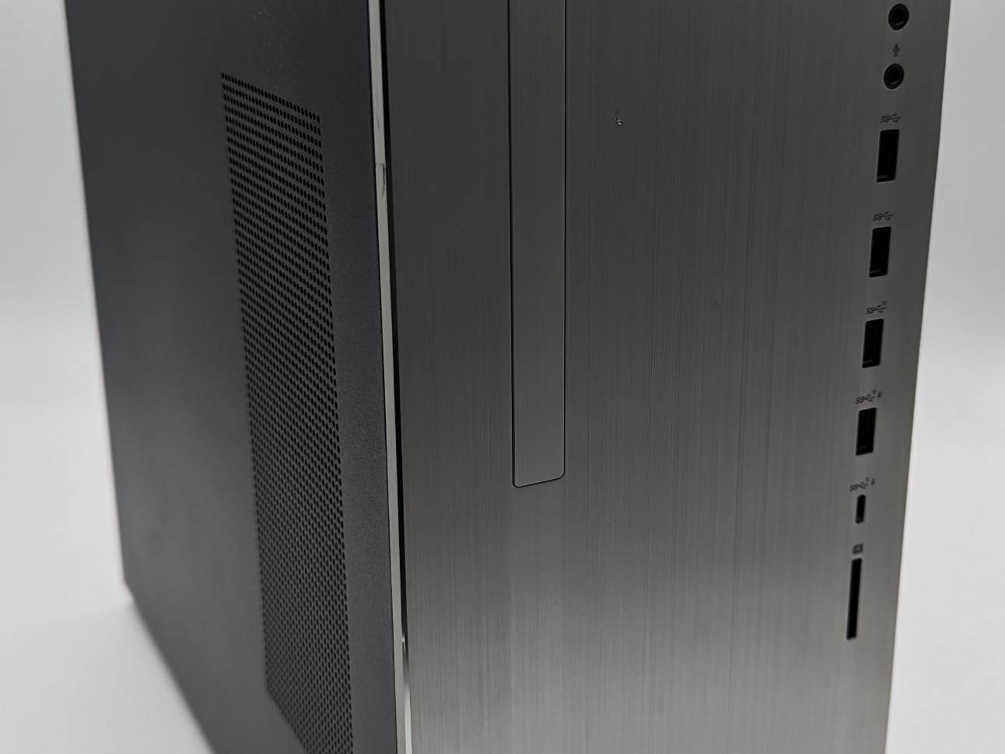 UCW Ready To Play: HP Envy MT E Sports Build (i5-8400 + GTX 1650 + 32gb ram + 512gb m.2!)