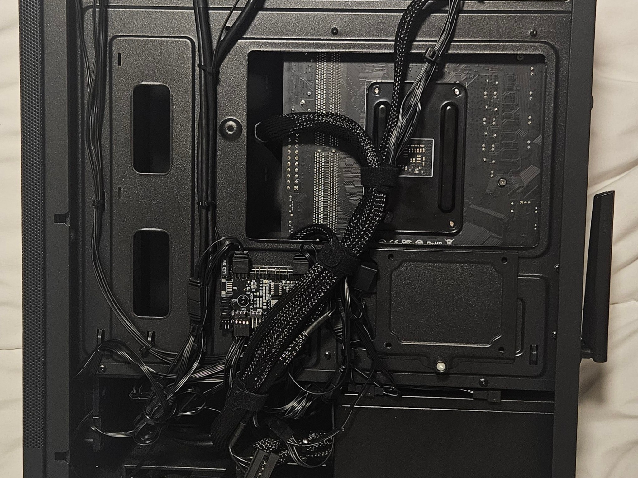 Stealth Knight Ryzen 5500 and RX 5700XT