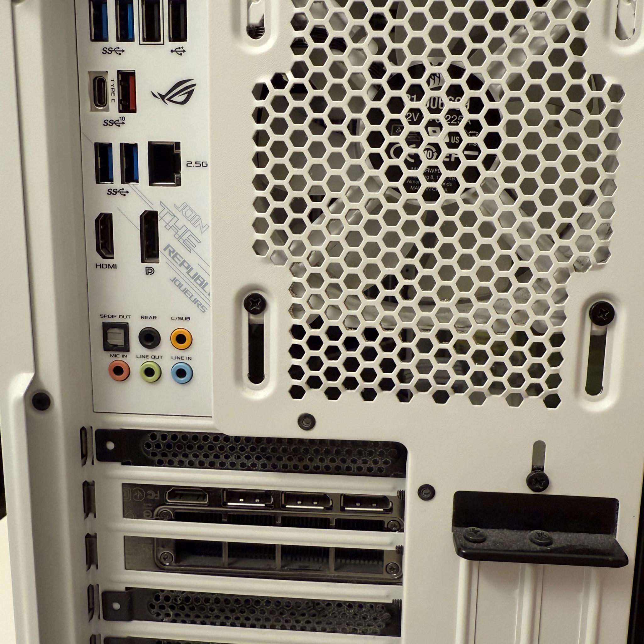 White Gaming Pc - TX 3080 FE, Ryzen 5 5600X, 32GB CL16 RGB RAM, Liquid Cooled, 1 TB SSD, Win 11