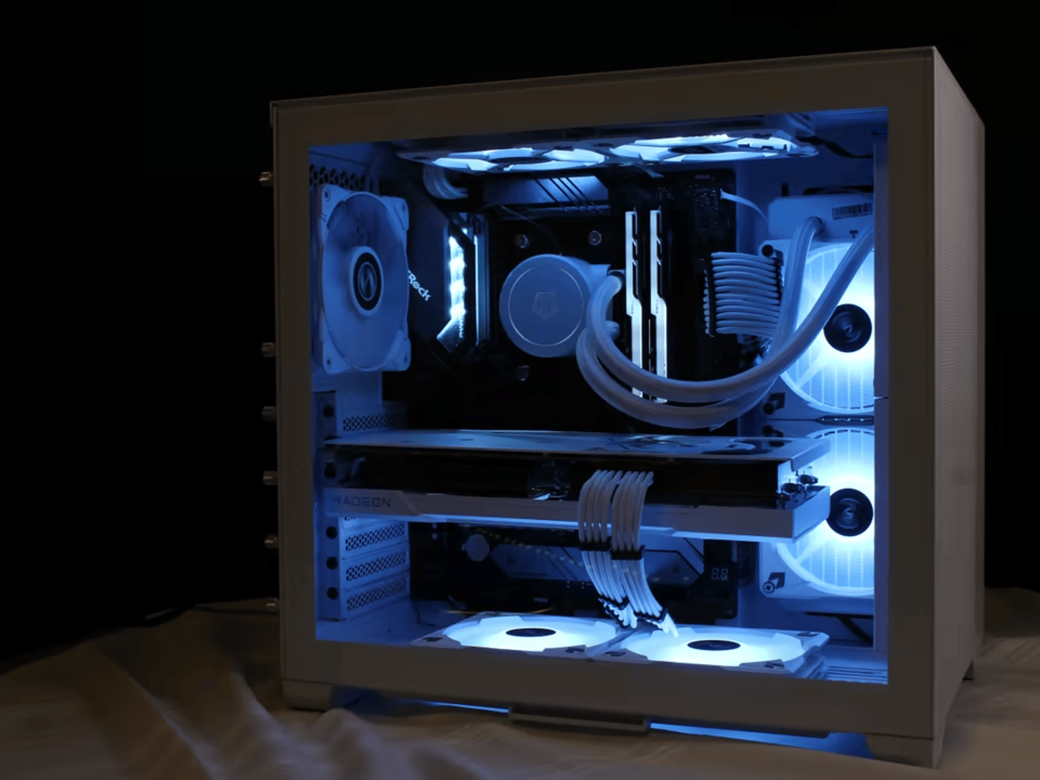 All-White Gaming PC | Ryzen 5 5600x & RX 6700XT