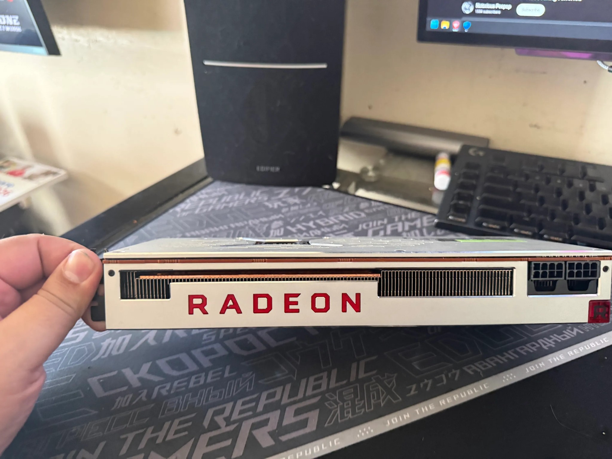 AMD Radeon VII 16GB HBM2 PCIe Graphics Card – Raw Power for Gaming & Creation!