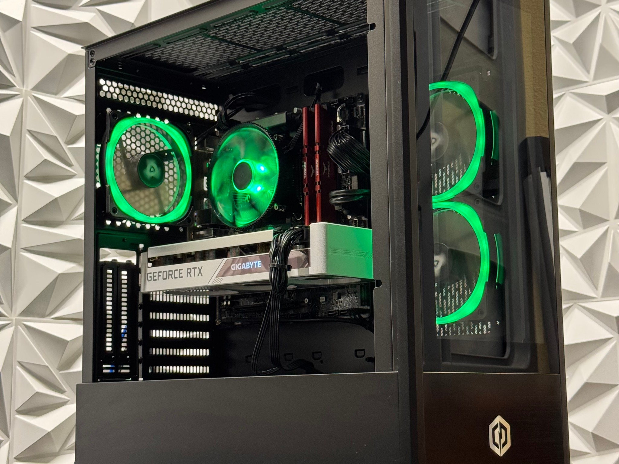 Rtx 3070 / i7-12700F / 16GB DDR4 Ram / 1500GB Storage / 700w psu / Windows 11