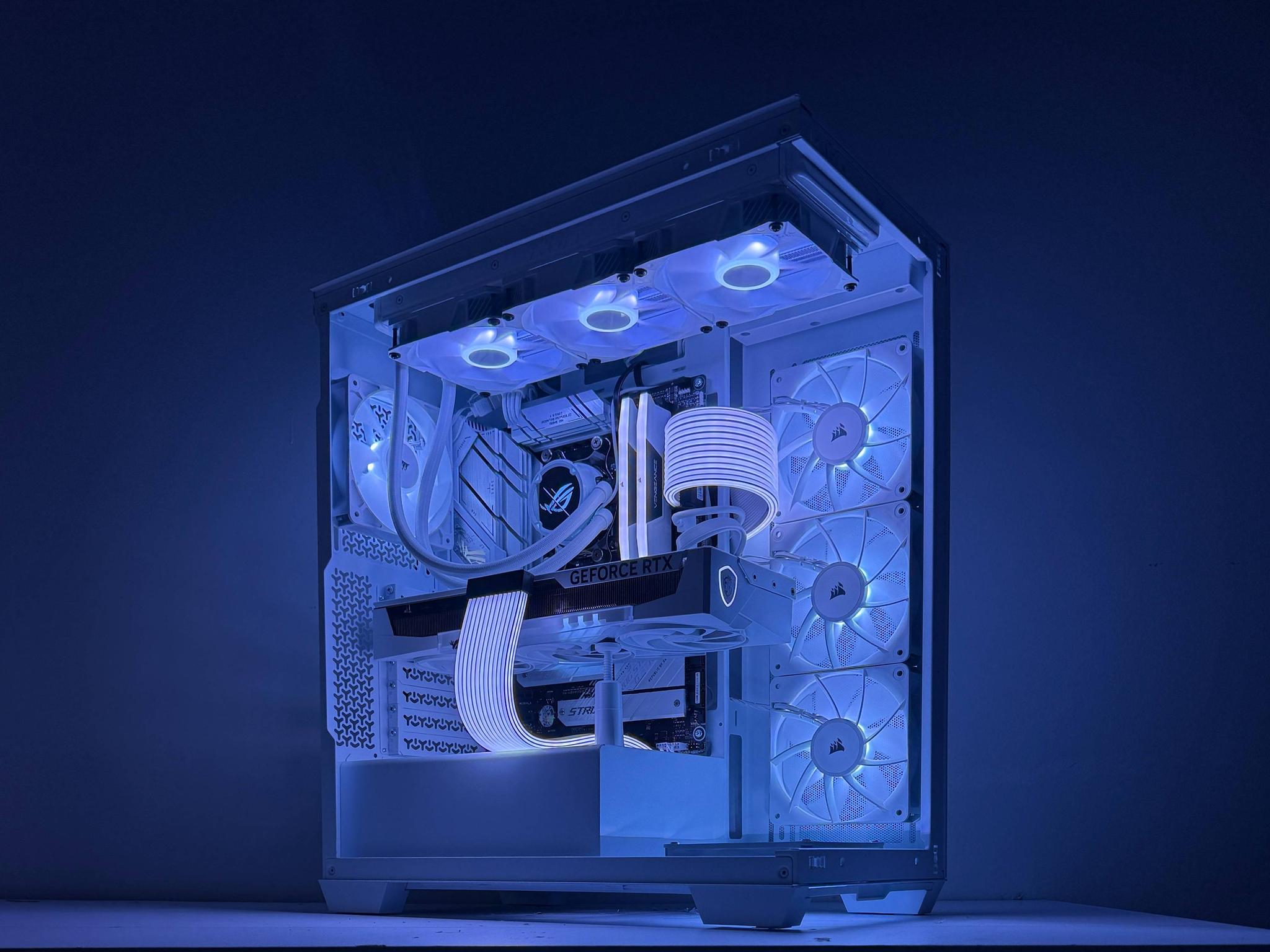 🧊Cryostorm🧊  | 1440p Streaming PC | Ryzen 7 7800X3D | MSI RTX 5070 | 32GB DDR5 6000MHz