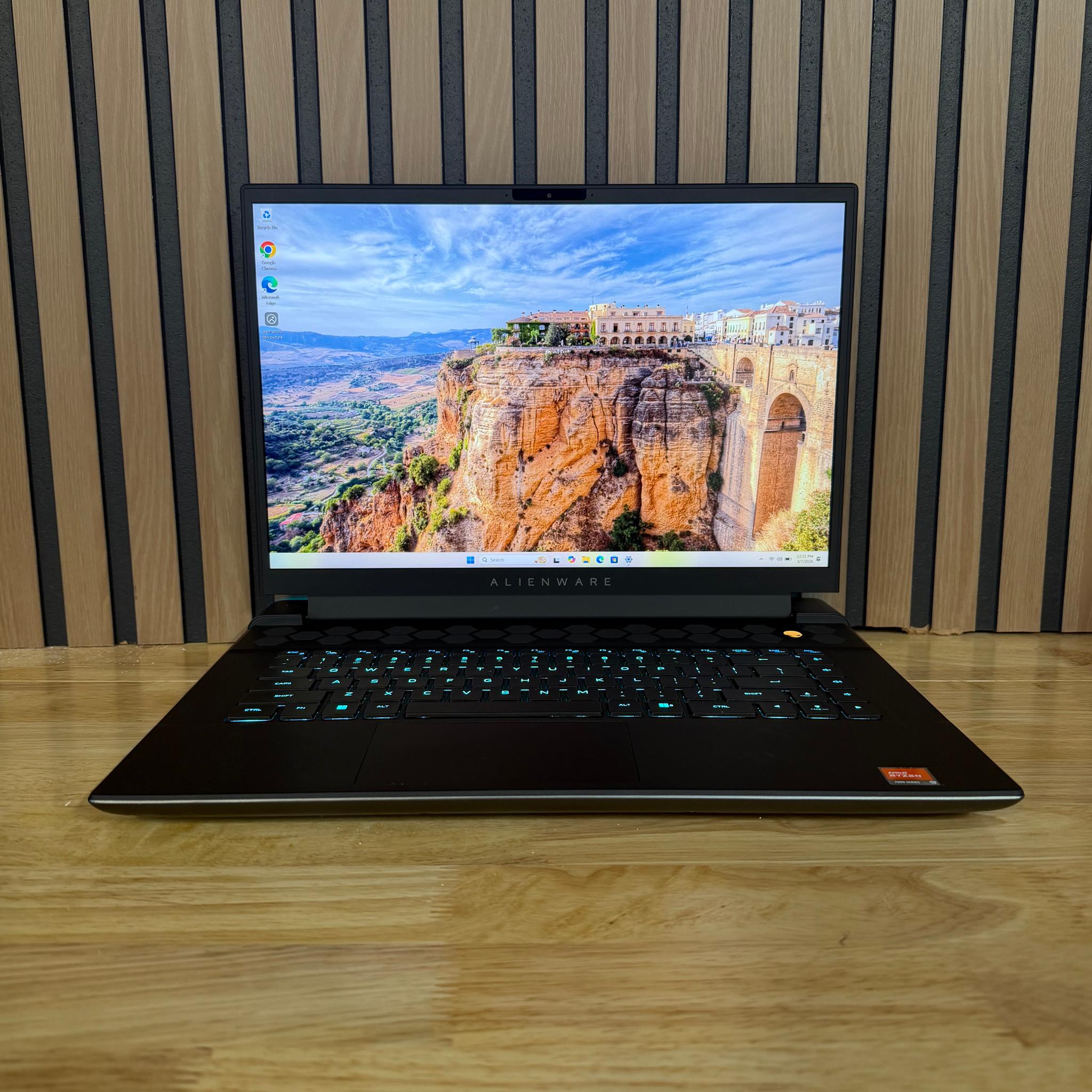 Alienware m16 R1 Gaming Laptop RTX 4070 Ryzen 9 7845HX 32GB RAM 1TB NVMe