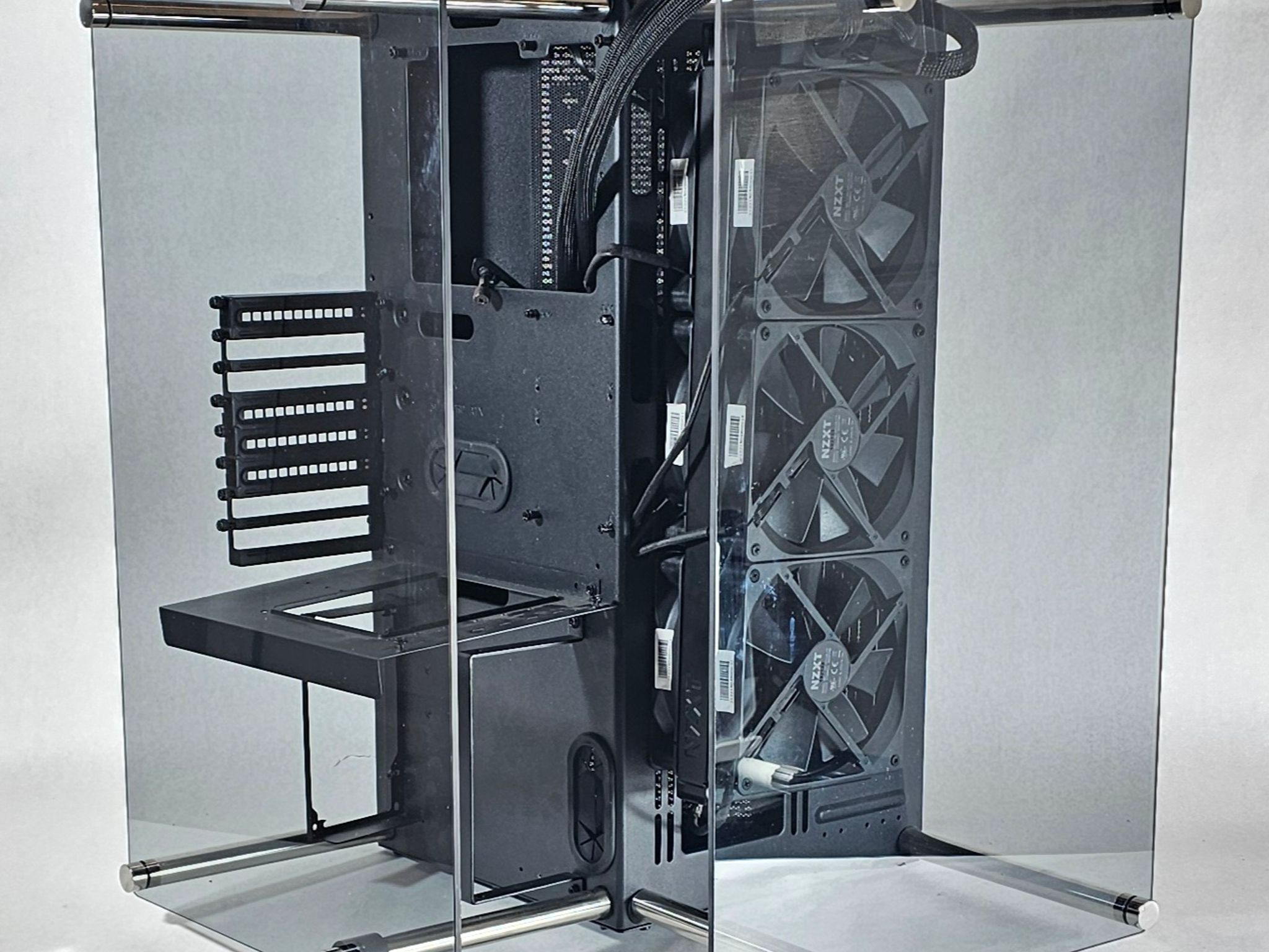 Thermaltake Core P90 Tempered Glass Edition (Wall Mount PC Case) w\ NZXT 420mm AIO & Wall Mount