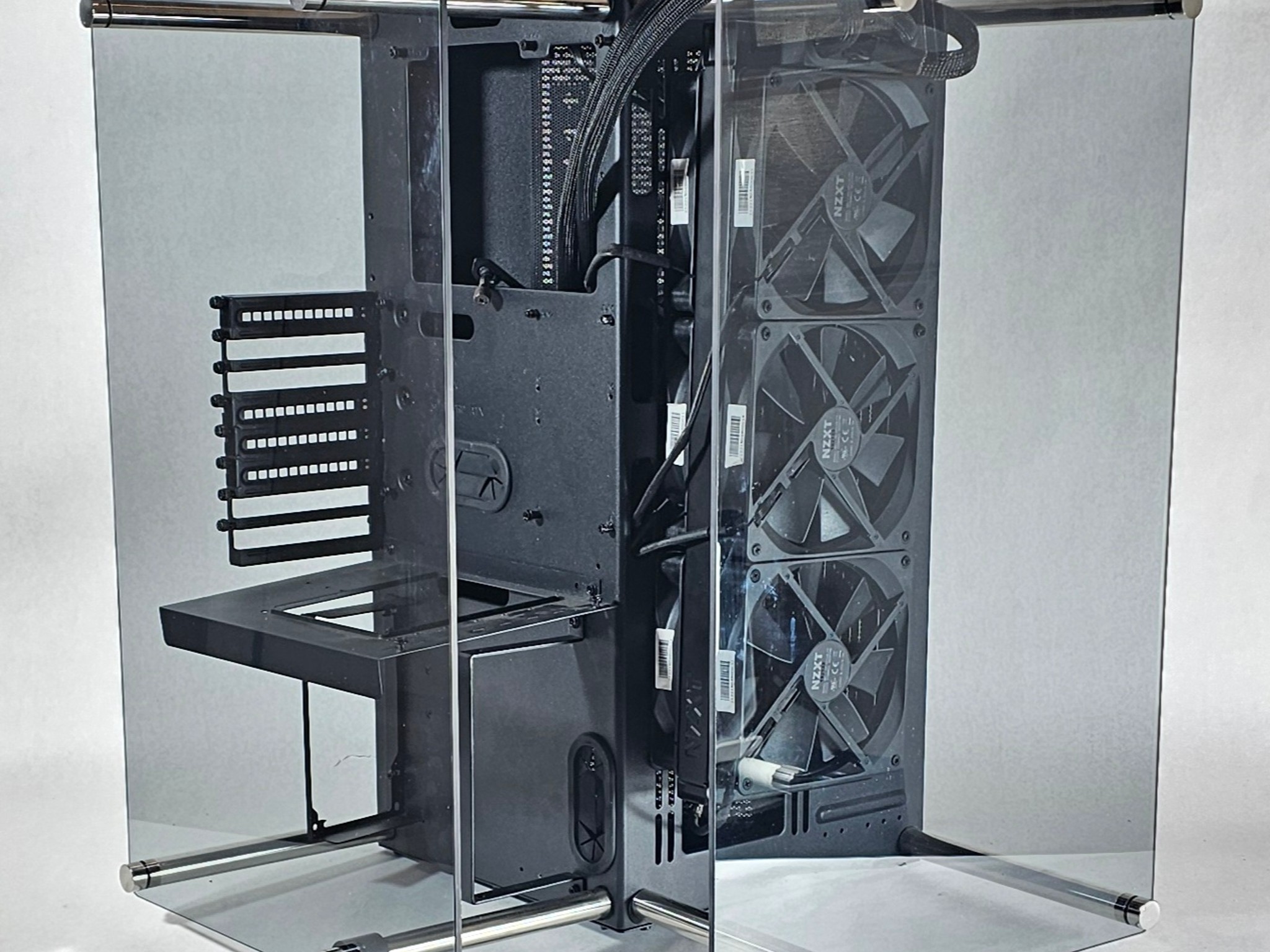 Thermaltake Core P90 Tempered Glass Edition (Wall Mount PC Case) w\ NZXT 420mm AIO & Wall Mount