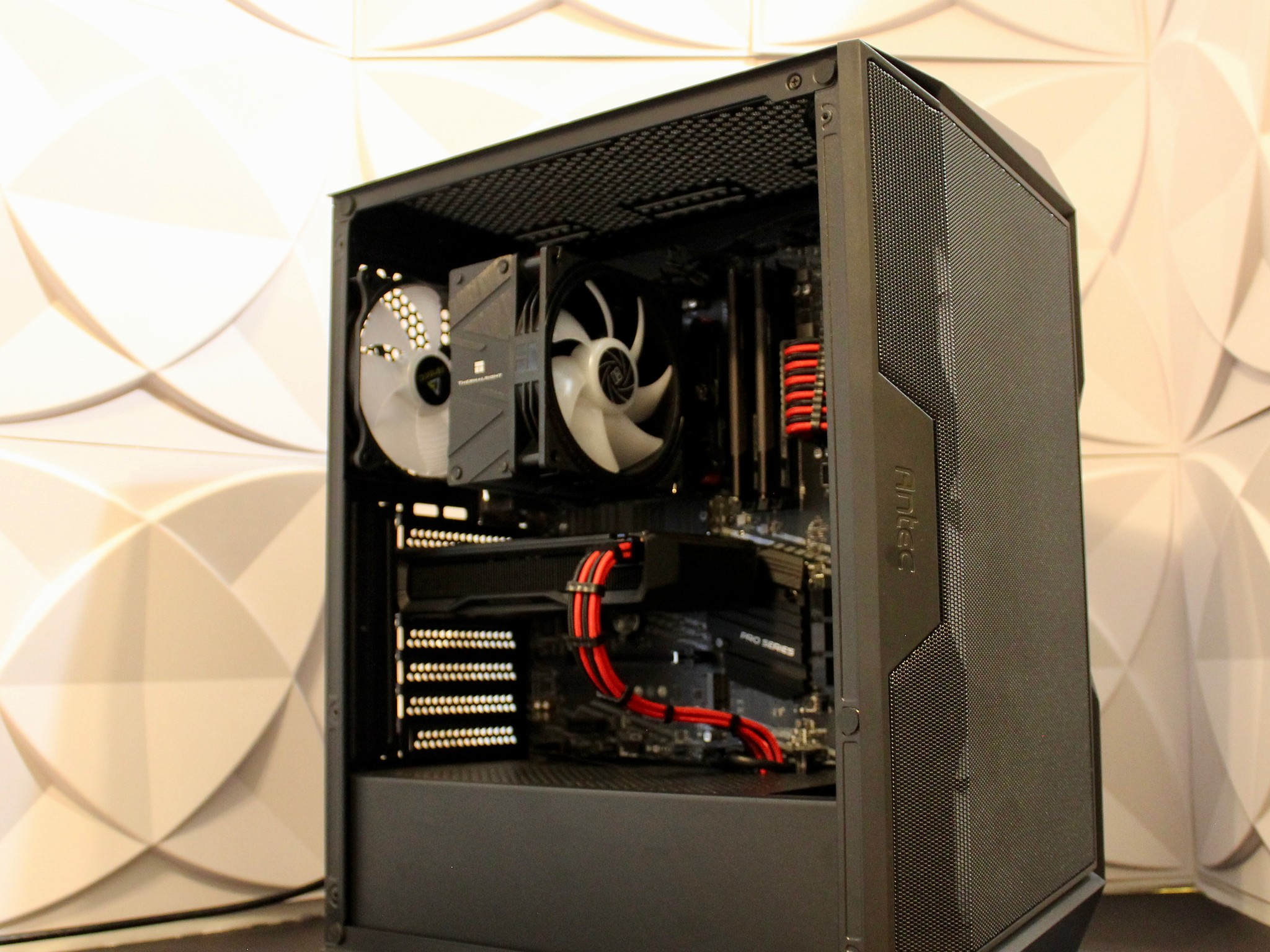 ♦️ Red 7 ♦️ Ryzen 7 | RX 7600 8GB | 16GB DDR4 | 1TB M.2 | W11 + WiFi |