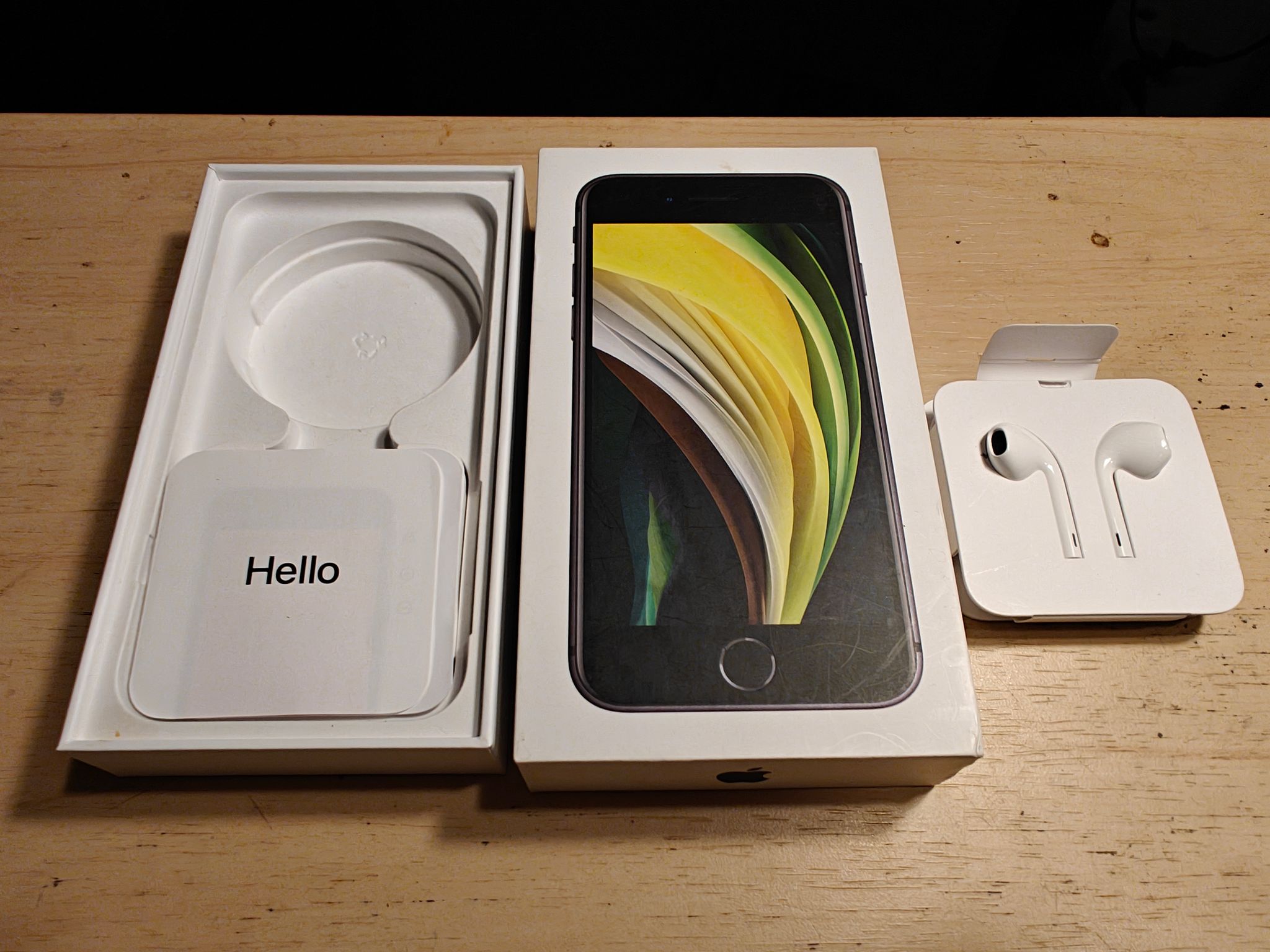iPhone SE 2nd Generation 2020 64GB Black Unlocked + Original Box and Accessories