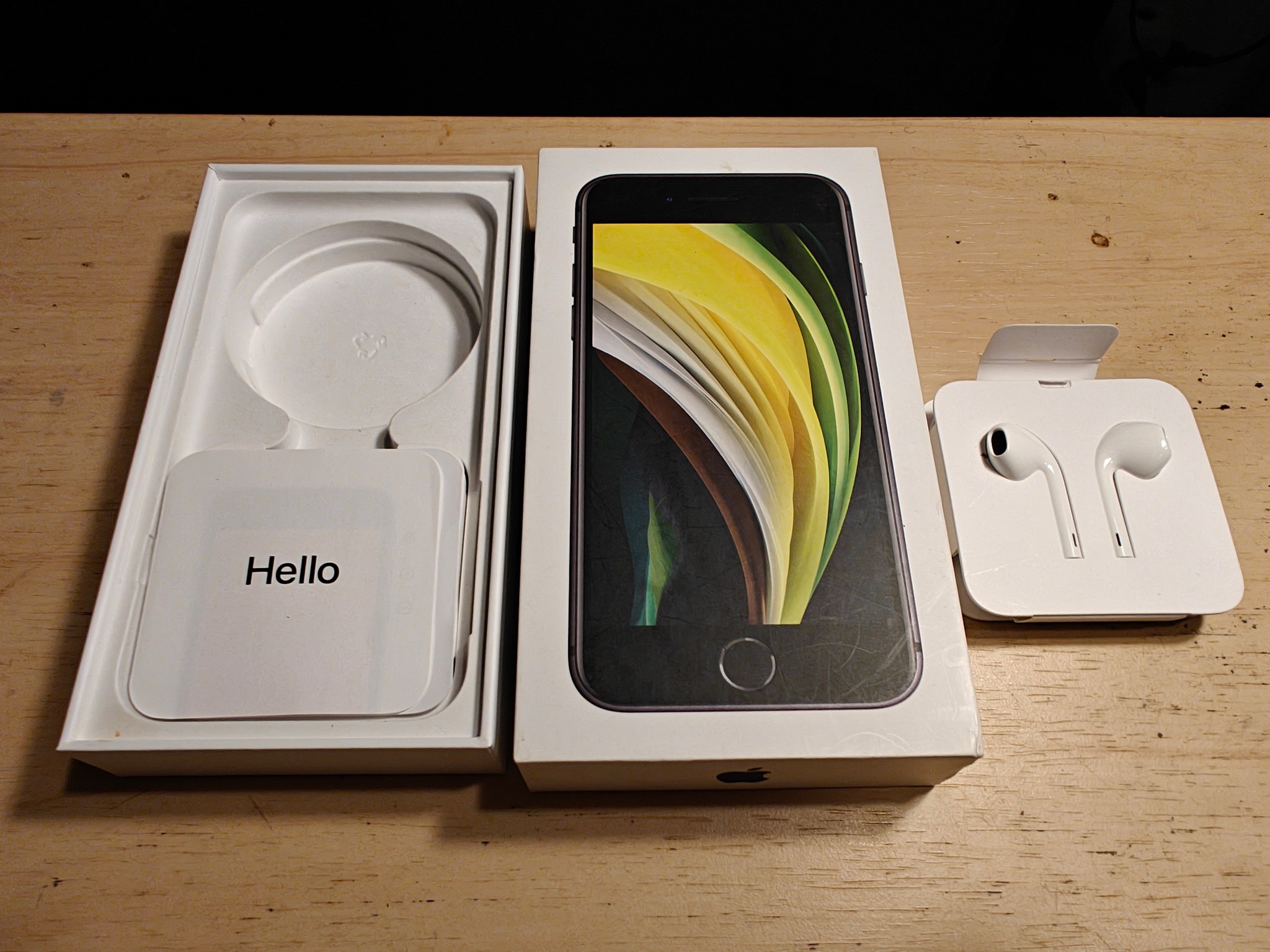 iPhone SE 2nd Generation 2020 64GB Black Unlocked + Original Box and Accessories