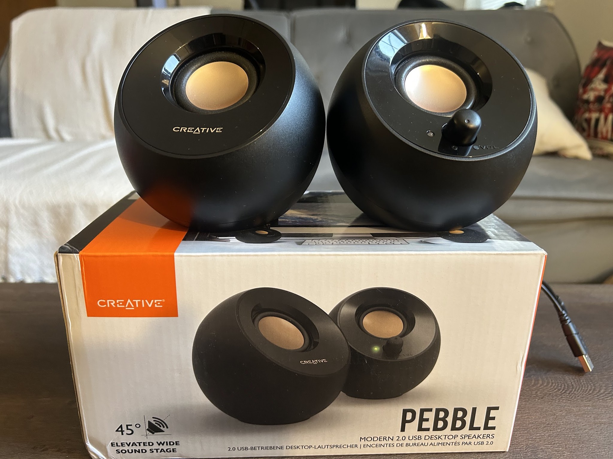 Creative Pebble 2.0 USB-Powered Desktop Speakers with Far-Field Drivers and Passive Radiators