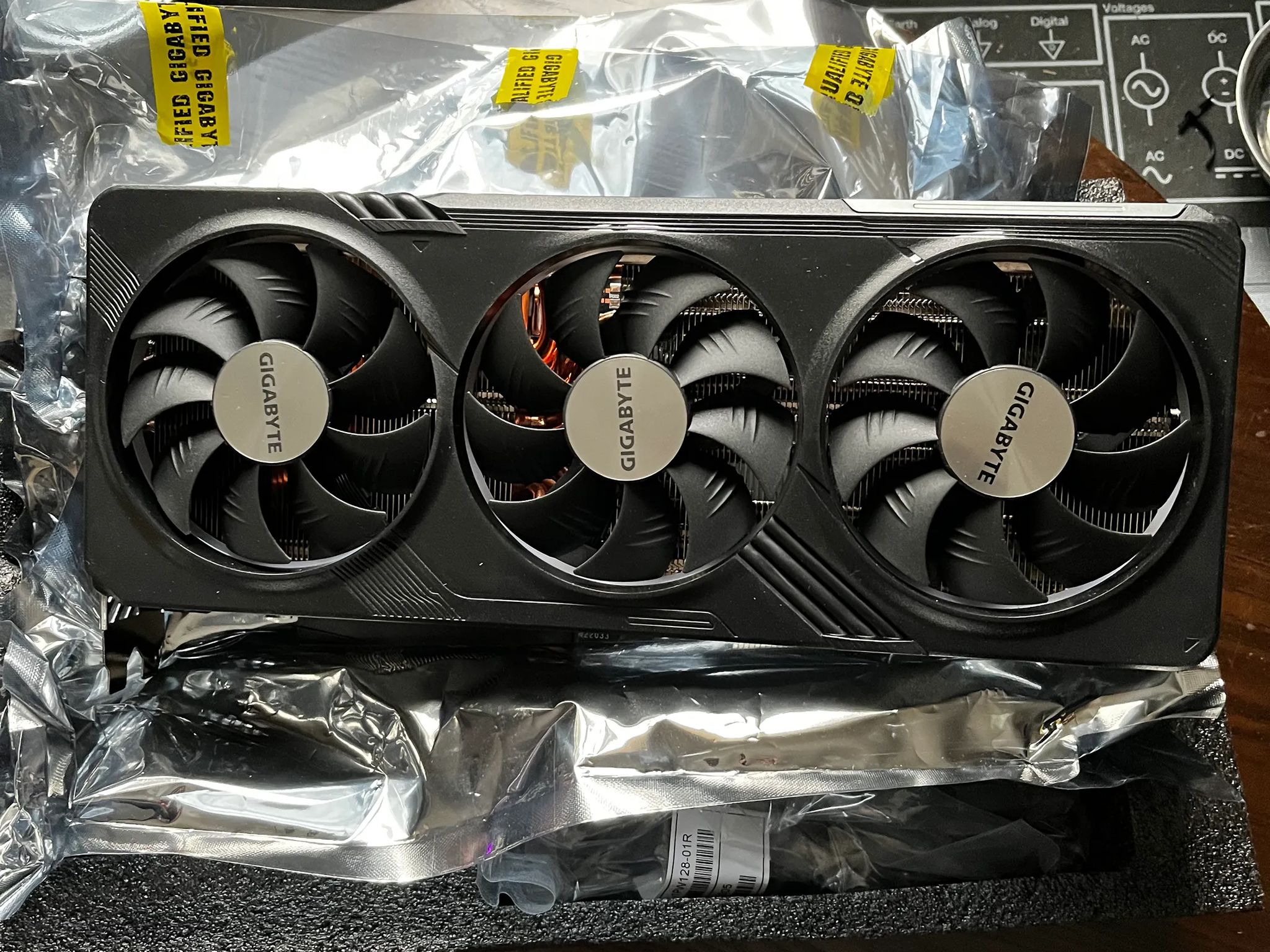 **AS NEW**  RTX 4070 12 GB Gigabyte GAMING OC