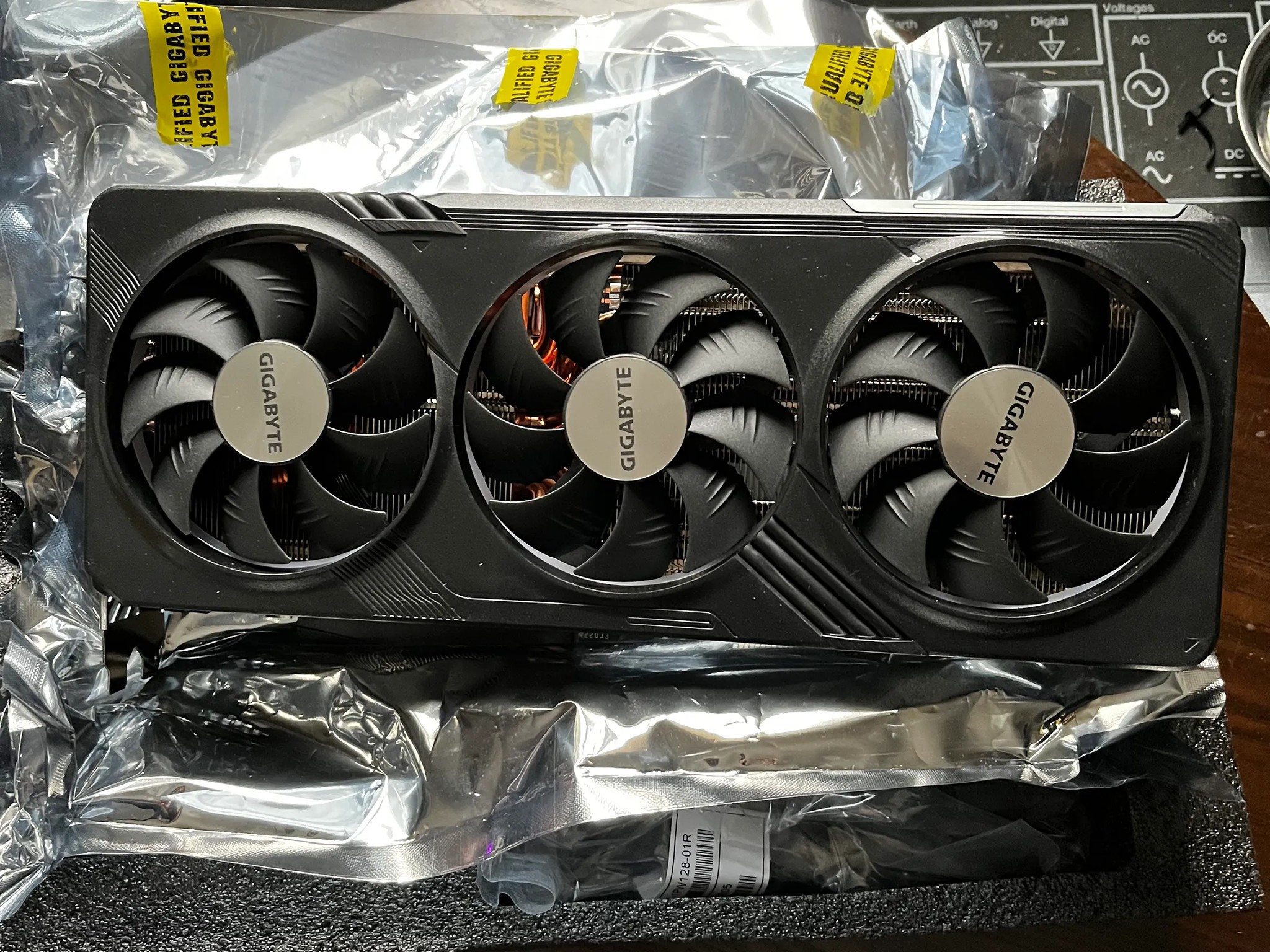 **AS NEW**  RTX 4070 12 GB Gigabyte GAMING OC