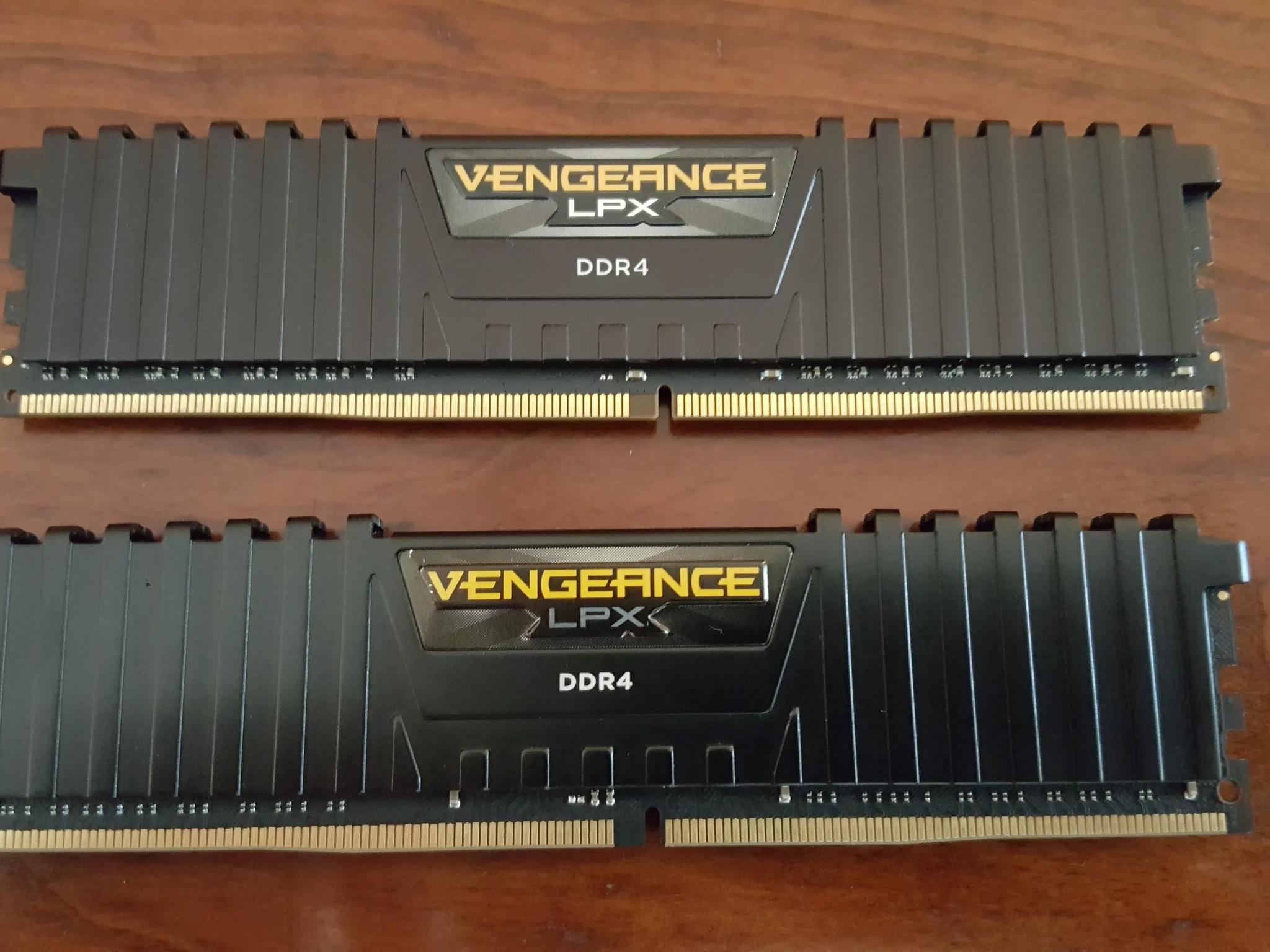 32 GB Corsair Vengeance LPX DDR4 (2 X 16GB) 2666MHz CL16