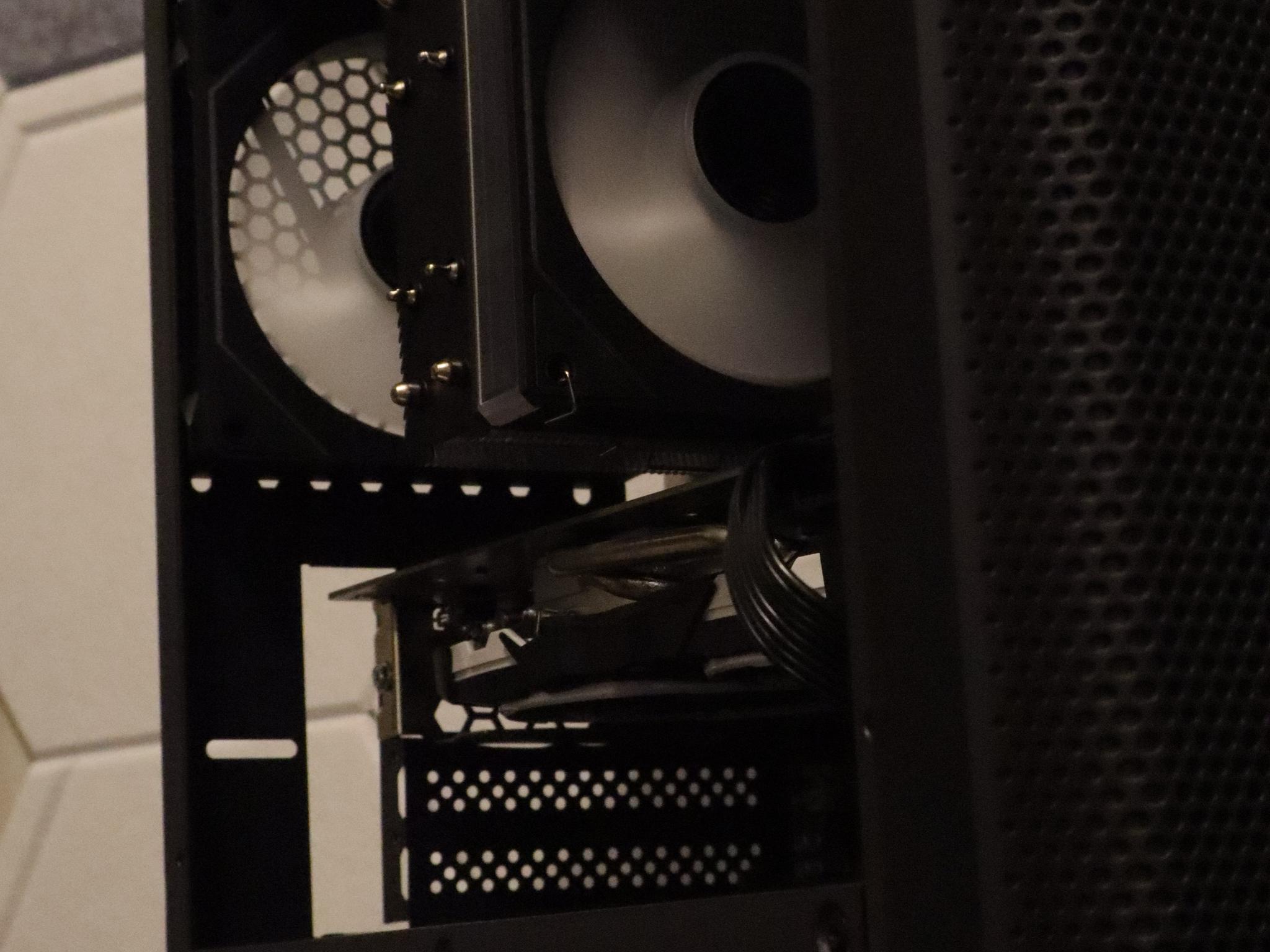 Gaming PC | RX 580 8gb | i7 7700 | 16gb DDR4 Ram | 850 gb storage | windows 11 & wifi