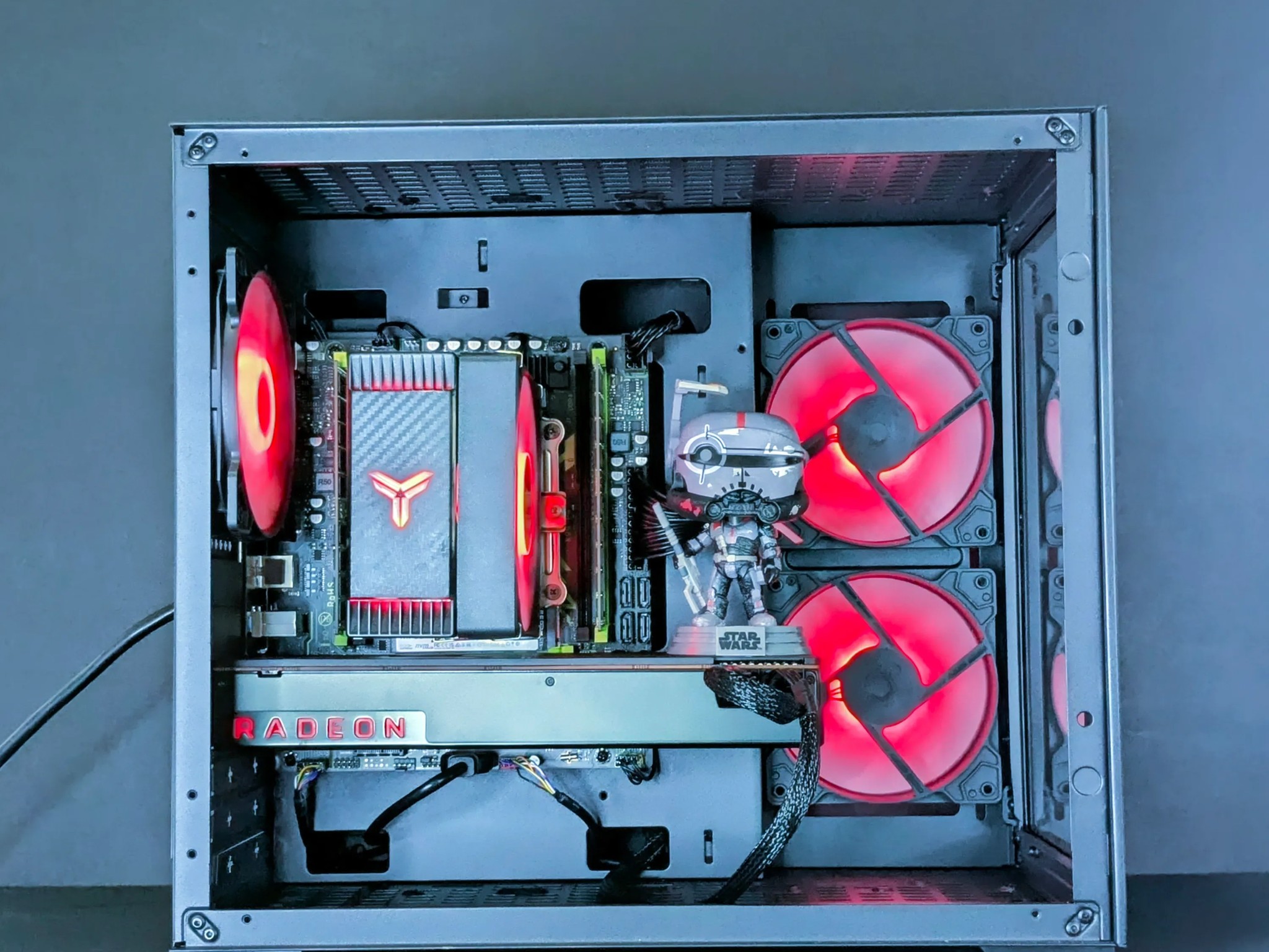 Budget 1080p BeAsT⚫️RX Vega 56 ⚫️16GB DDR4⚫️Intel(12-Cores/24-Threads)⚫500GB Samsung SSD⚫️700w PSU