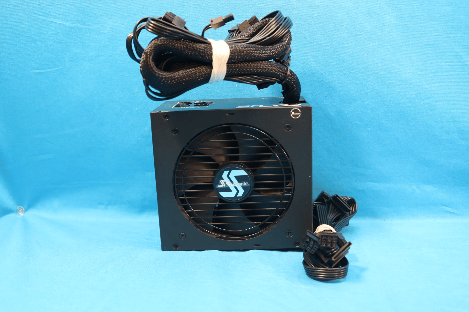 Seasonic FOCUS GM-650 650W 80+ GOLD Semi-Modular ATX Desktop Power Supply SSR-650FM