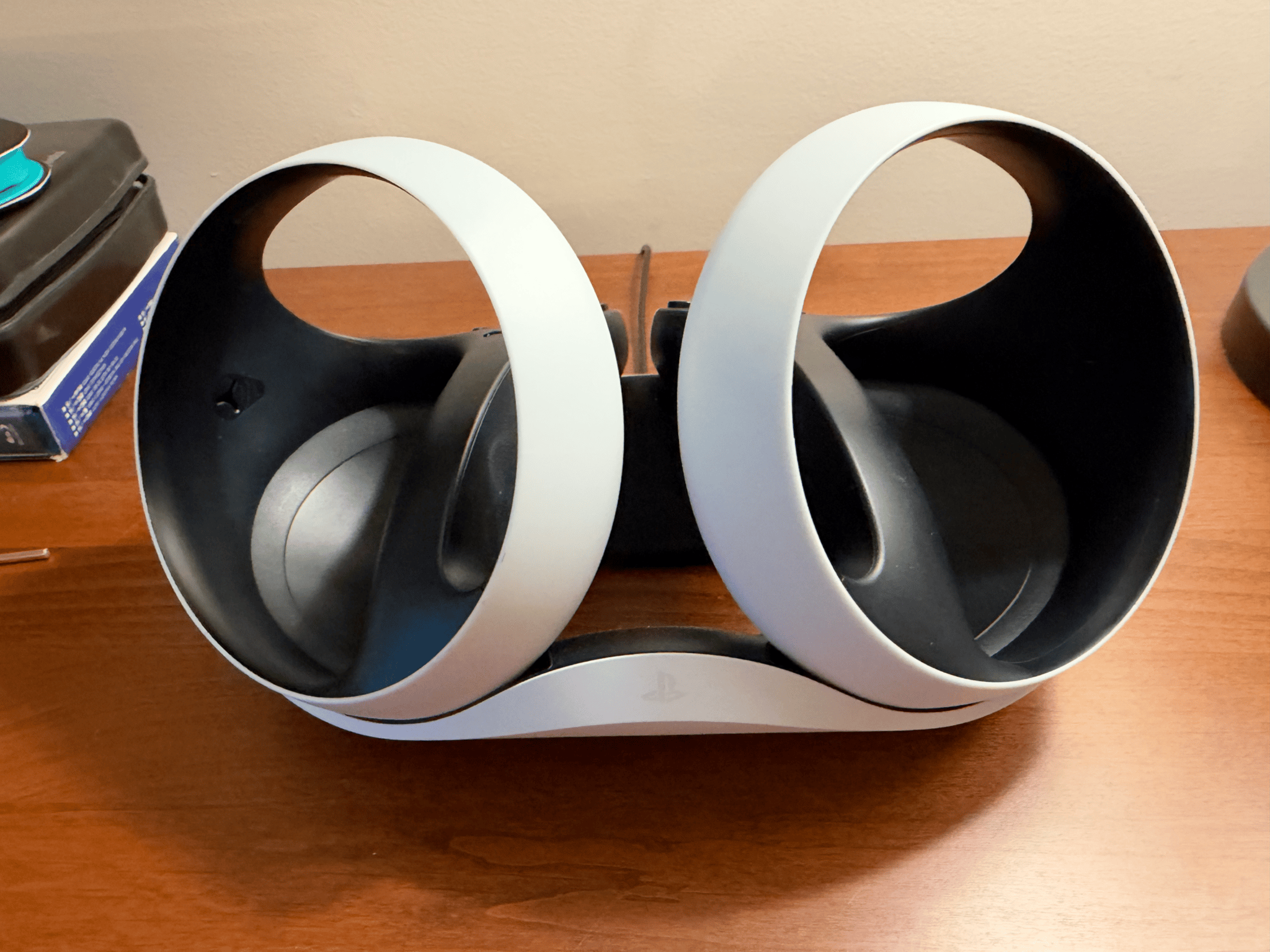 PSVR2 Sense Controllers + Charging Dock