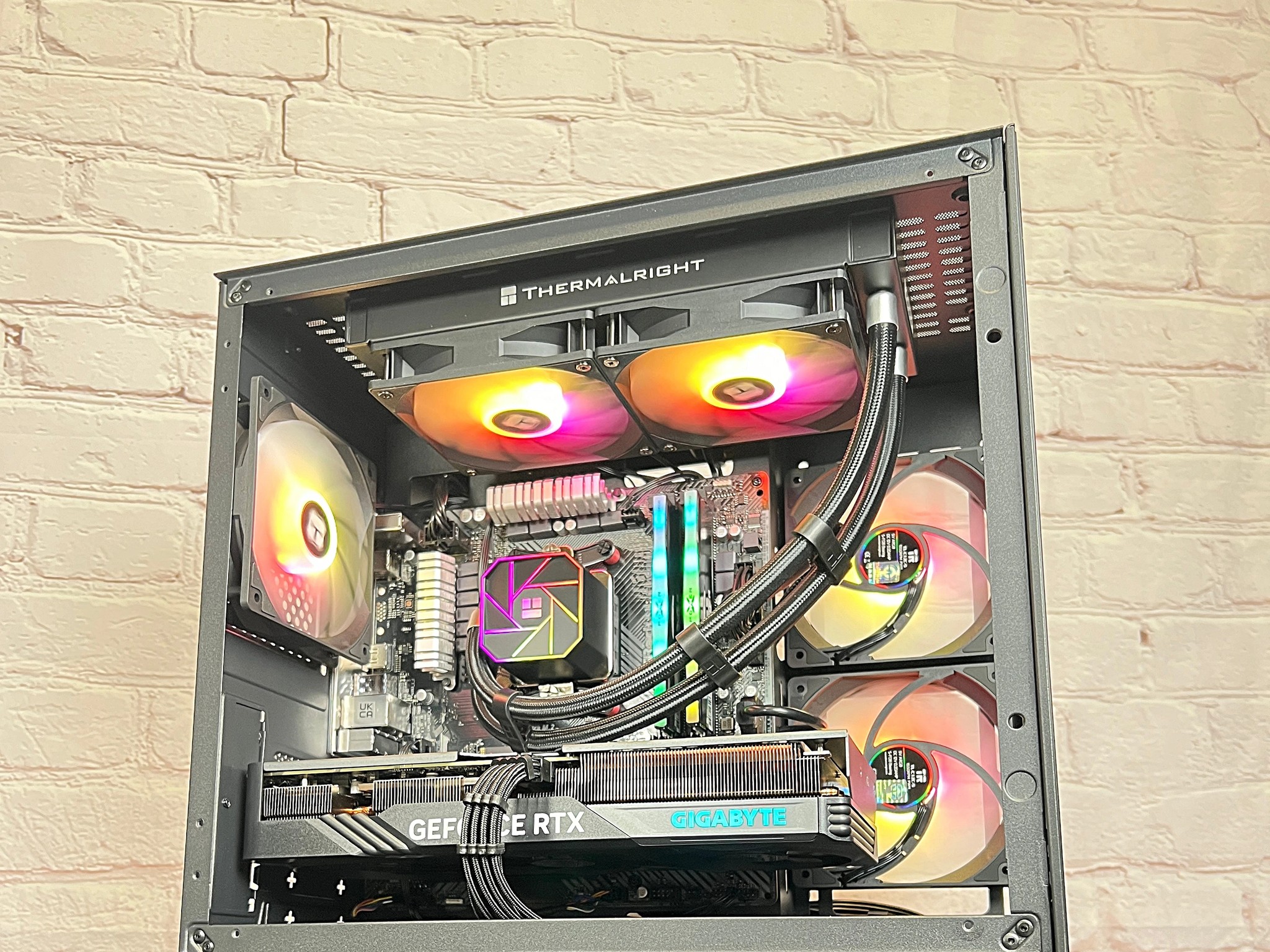 RTX 4070 Ryzen 5 5600X 16GB RAM 1TB M.2 Win 11 Gaming PC