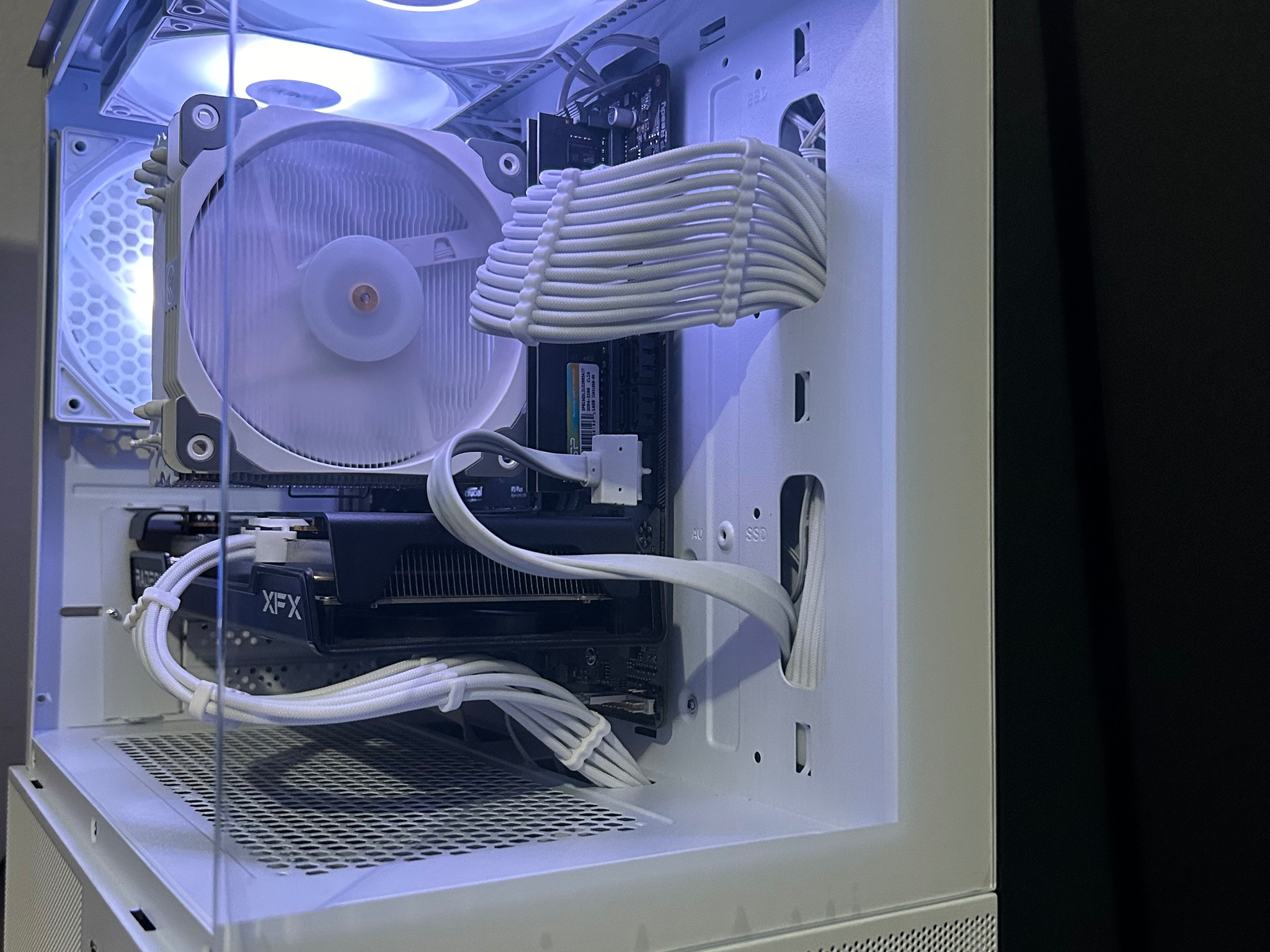 White 1080p Beast gaming pc