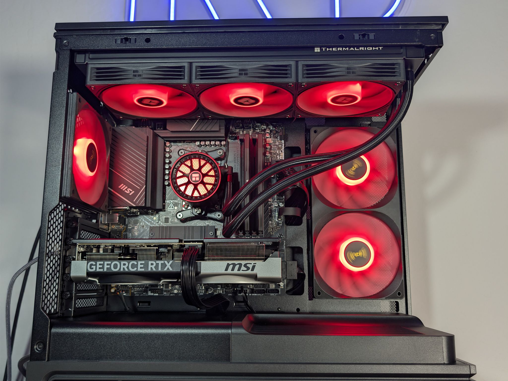 RTX 5070 // Ryzen 7 9700x // 32GB DDR5 // 1TB Gen4 NVMe // WiFi