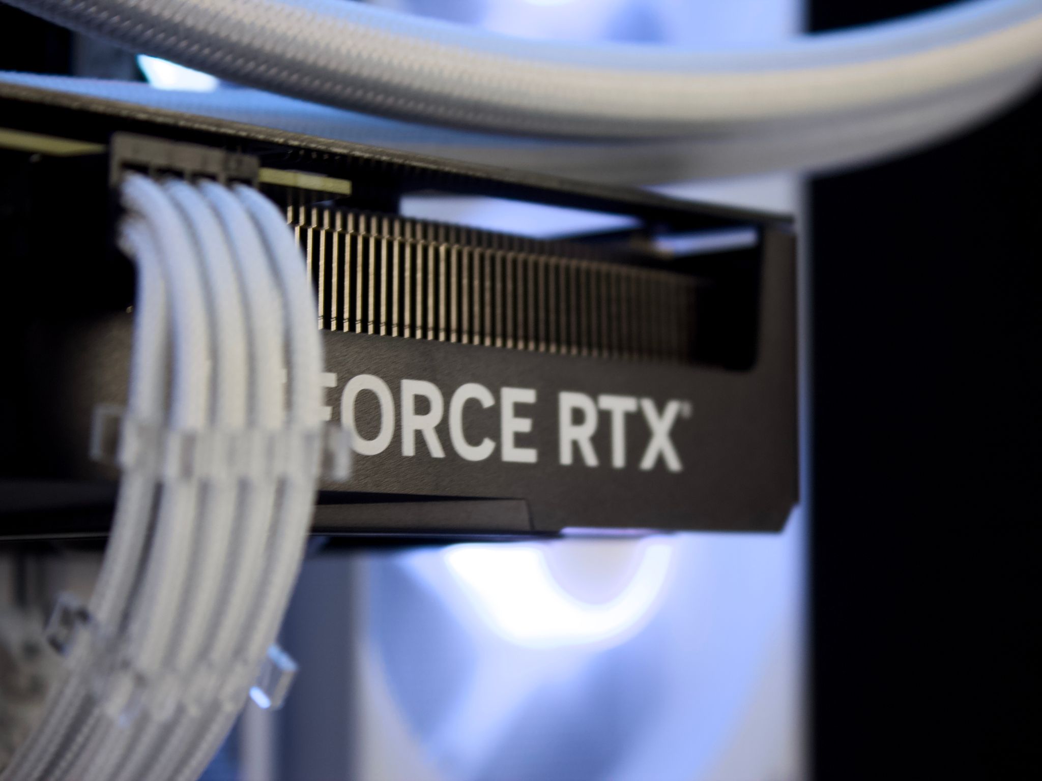 ❄️🧊💎- Whiteout 1440P Gaming PC | RTX 4070 12GB, Ryzen 5 7600X, 16GB RAM, 1TB NVMe SSD ❄️🧊💎