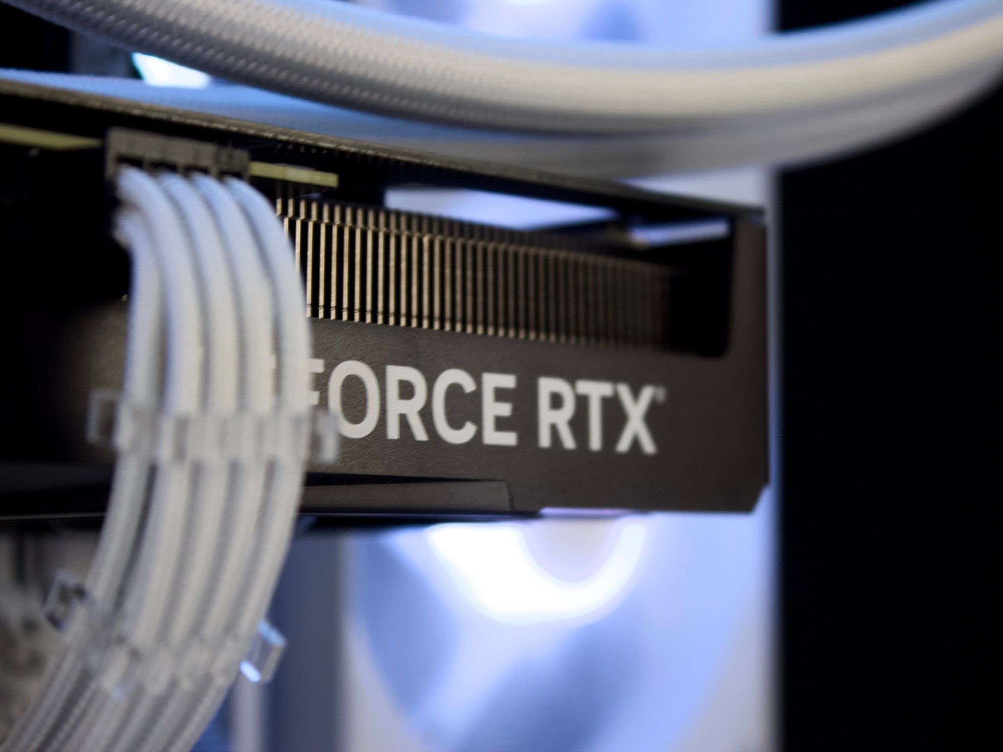 ❄️🧊💎- Whiteout 1440P Gaming PC | RTX 4070, Ryzen 5 7600X, 16GB RAM, 1TB SSD ❄️🧊💎