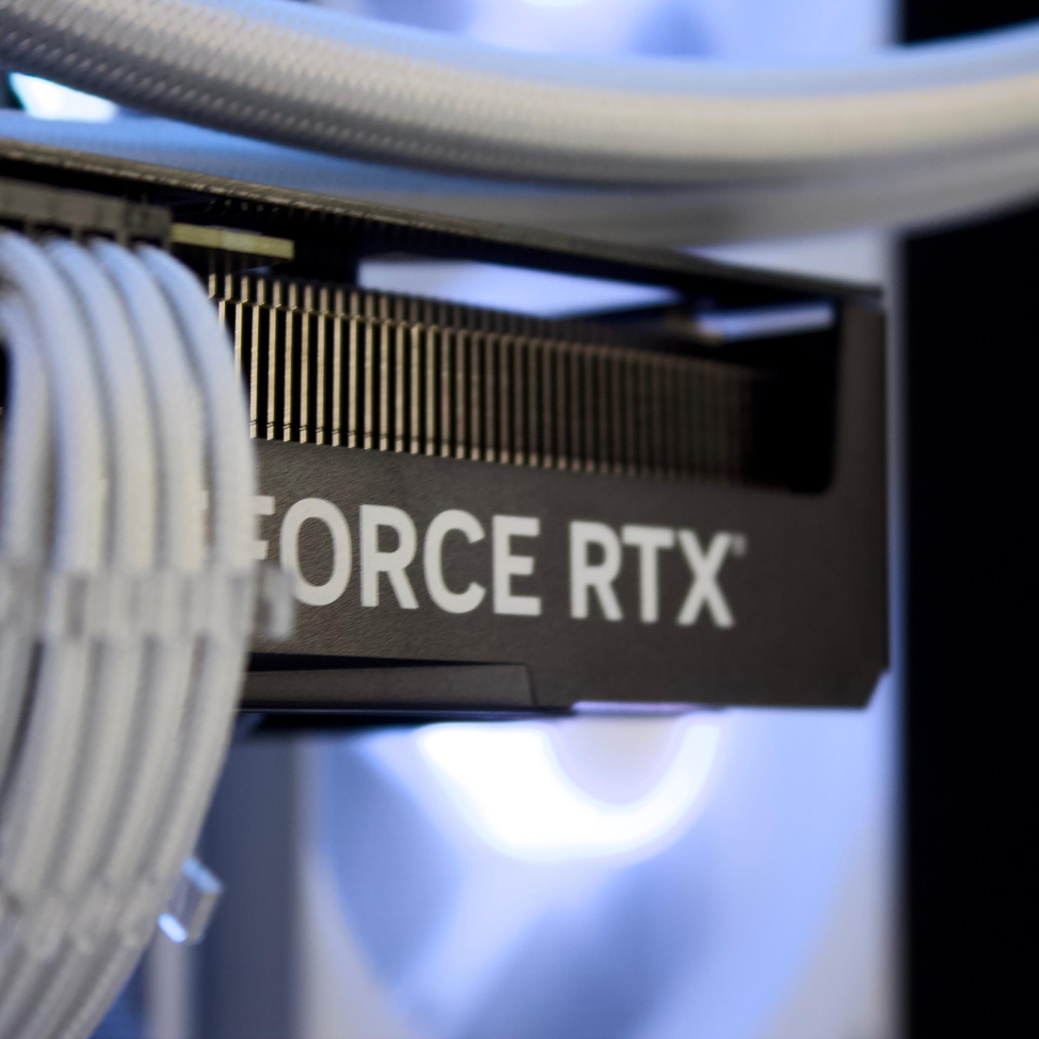 ❄️🧊💎- Whiteout 1440P Gaming PC | RTX 4070, Ryzen 5 7600X, 16GB RAM, 1TB SSD ❄️🧊💎