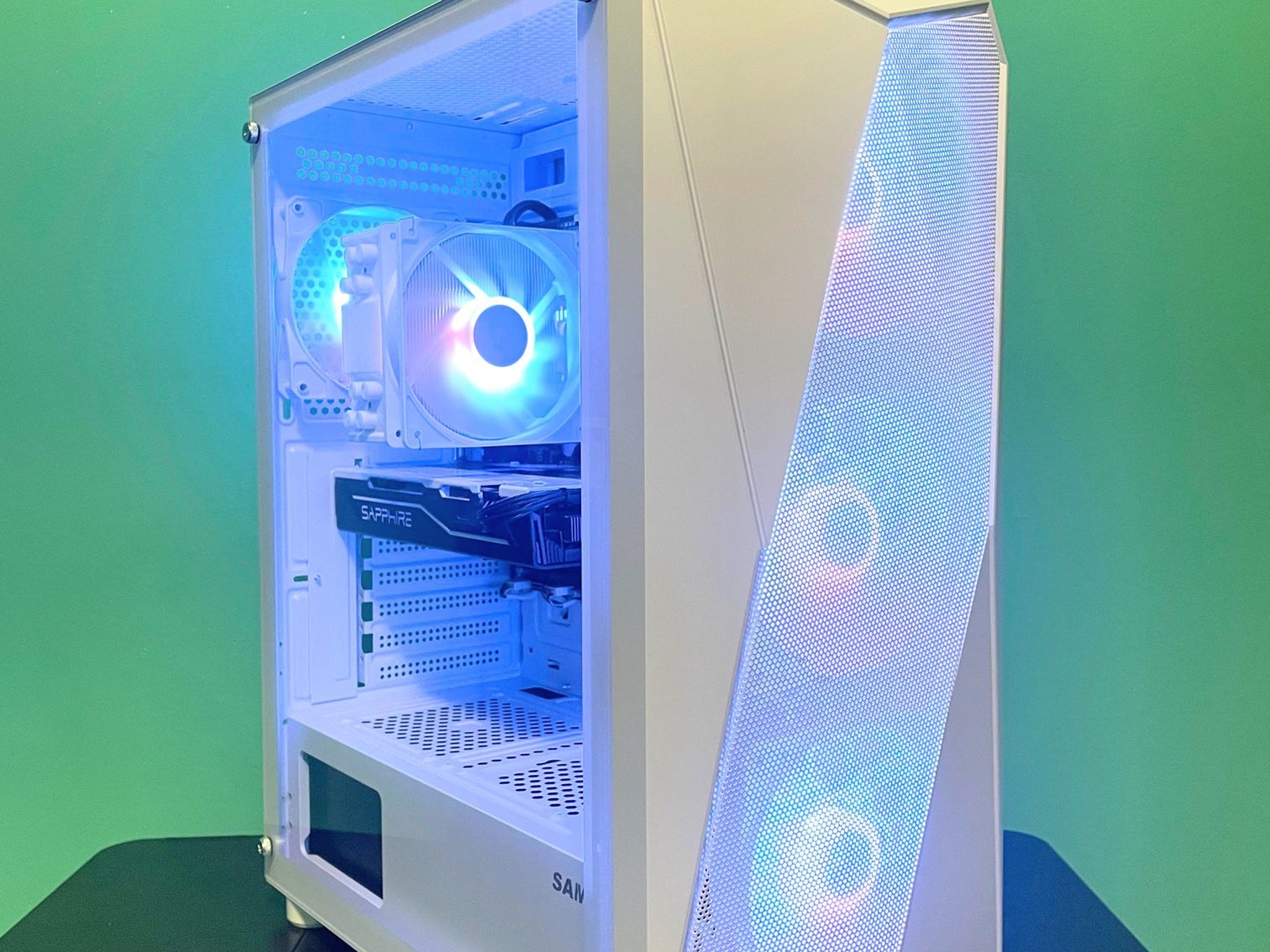 Frost White Budget Gaming PC | Intel i7 / AMD RX580 / 8GB / 1.1TB Win 11 Pro + Wi-Fi