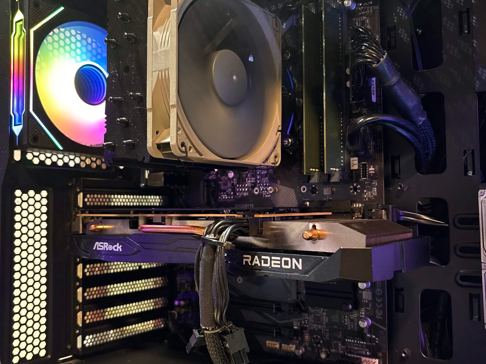 Black Cat Customs Shadowclaw Gaming PC – RX 6600 XT 8GB / i3-10105 / 16GB RAM / 1.25TB Storage