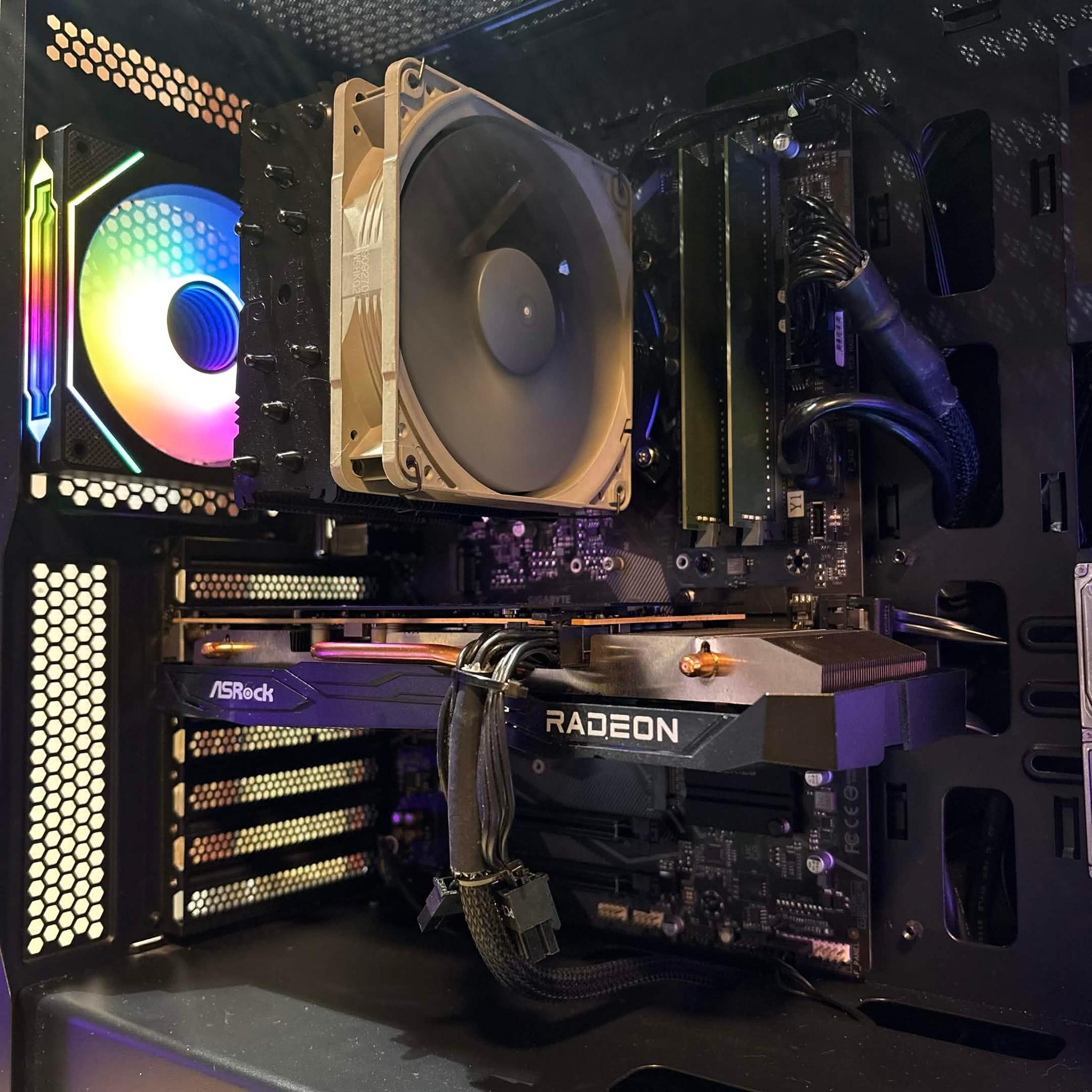 Black Cat Customs Shadowclaw Gaming PC – RX 6600 XT 8GB / i3-10105 / 16GB RAM / 1.25TB Storage