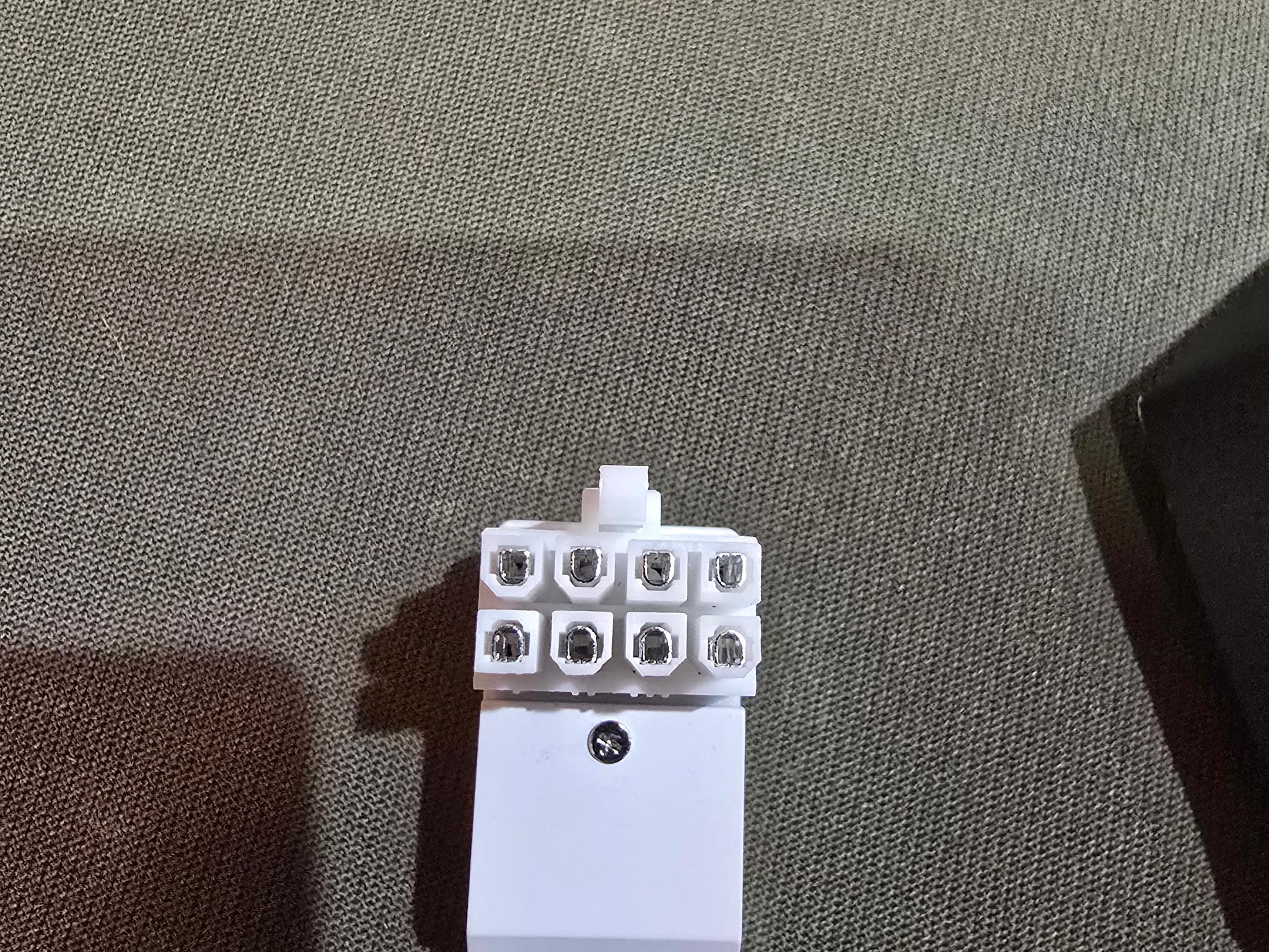 EZDIY-FAB Shield Series 8-Pin PCIe GPU Power Adapter 90-Degree Angled Connector Reverse Type White